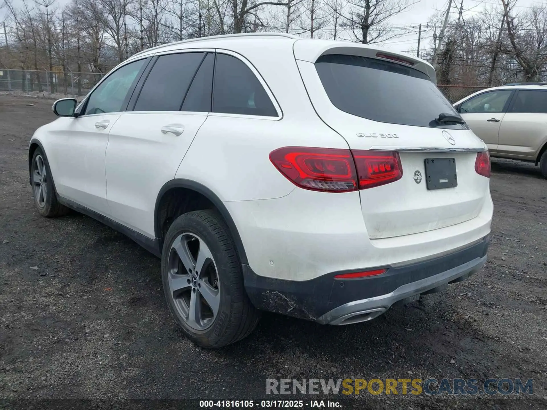 3 Photograph of a damaged car WDC0G8EB6LF743228 MERCEDES-BENZ GLC 300 2020