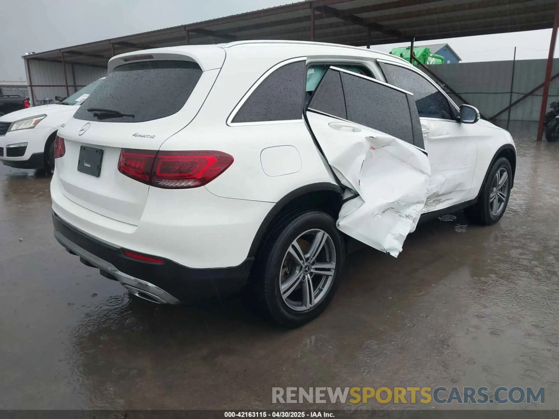 4 Photograph of a damaged car WDC0G8EB7LF701070 MERCEDES-BENZ GLC 300 2020