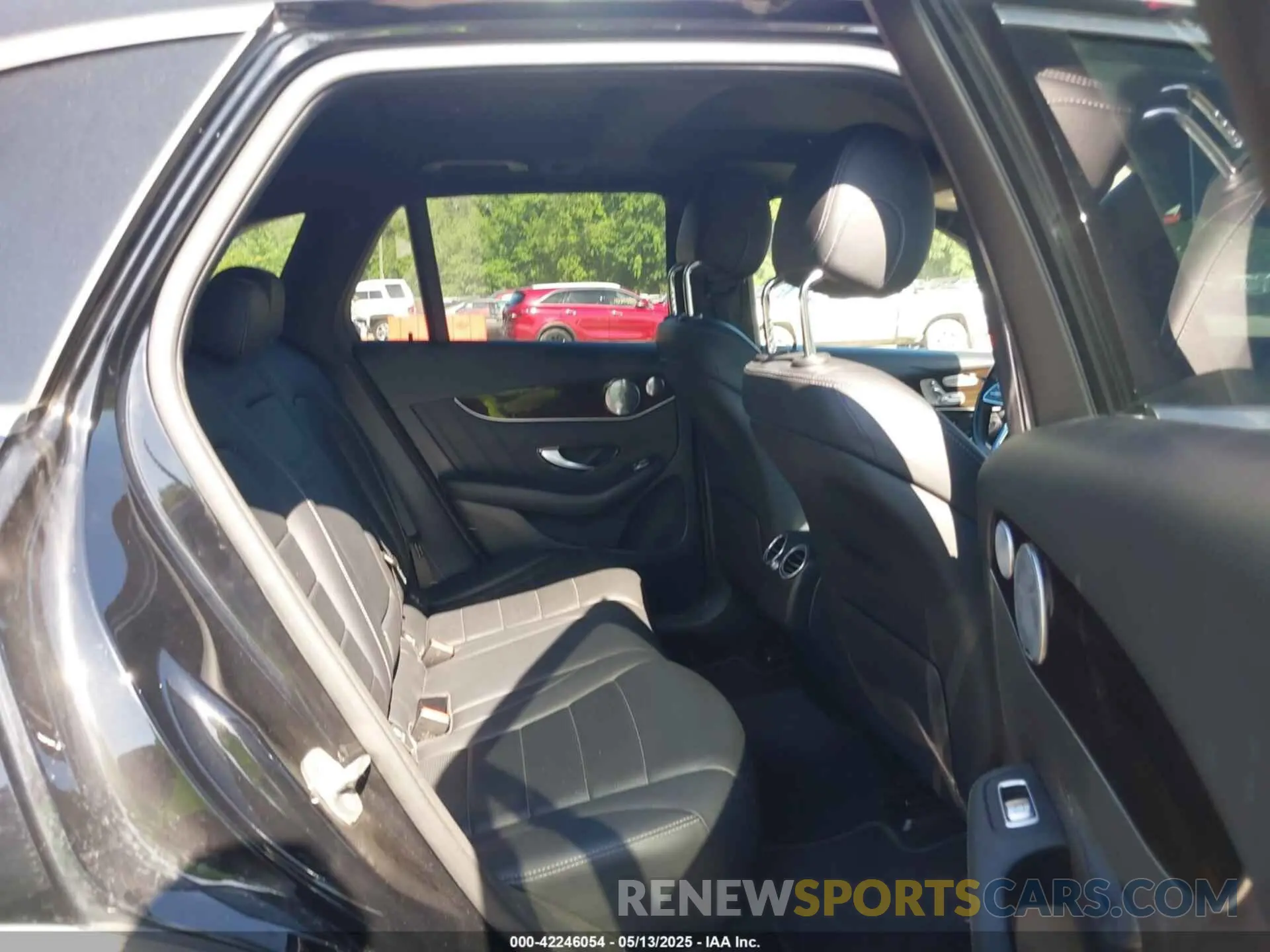8 Photograph of a damaged car WDC0G8EB8LF698616 MERCEDES-BENZ GLC 300 2020