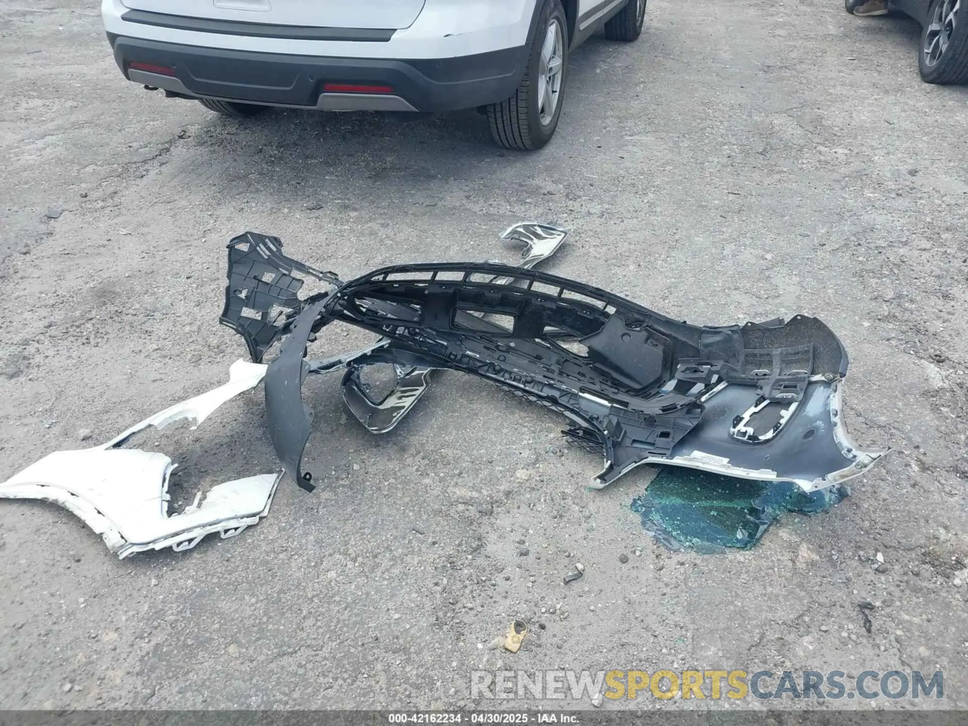 12 Photograph of a damaged car WDC0G8EB8LF719870 MERCEDES-BENZ GLC 300 2020