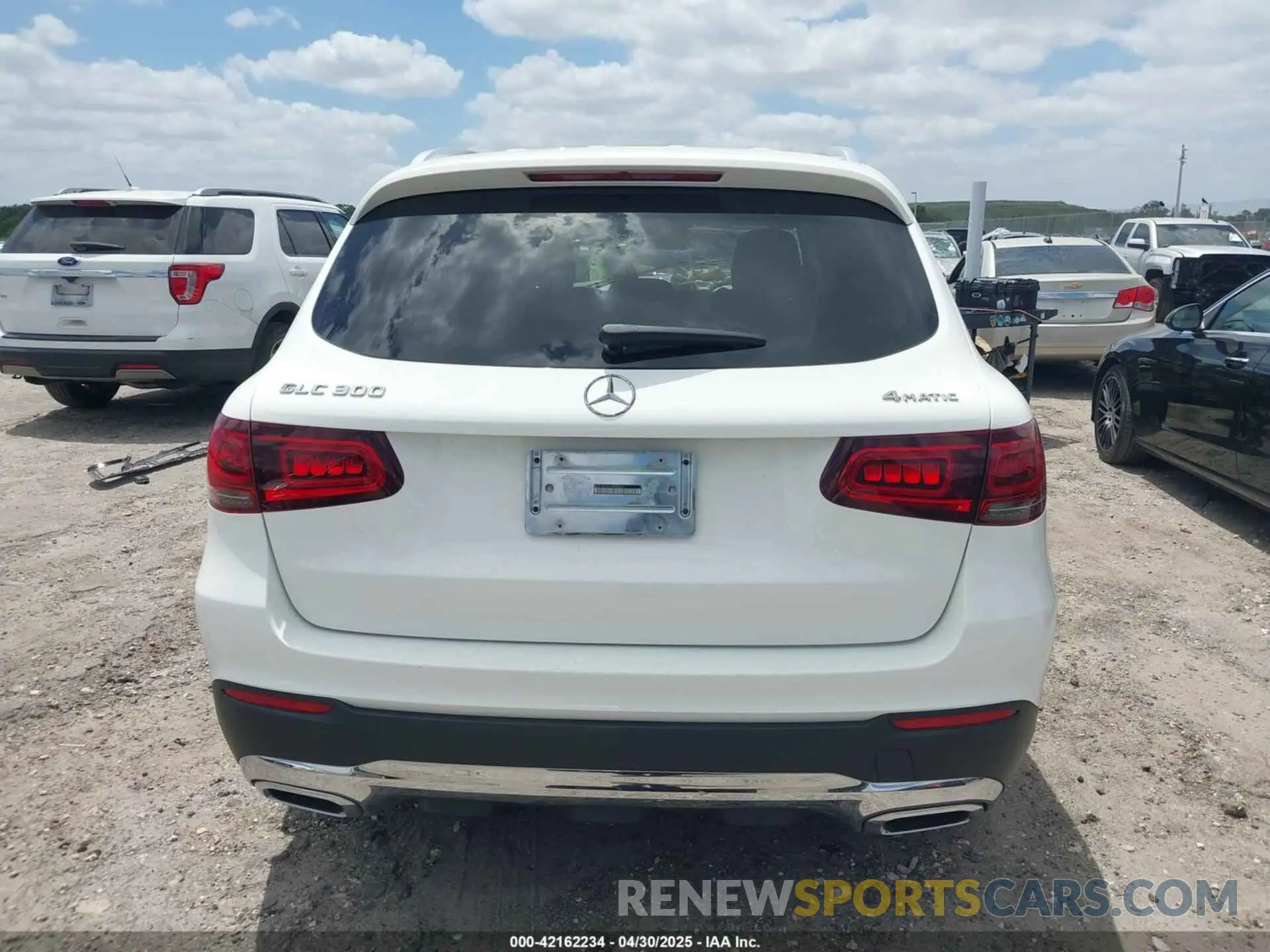 17 Photograph of a damaged car WDC0G8EB8LF719870 MERCEDES-BENZ GLC 300 2020