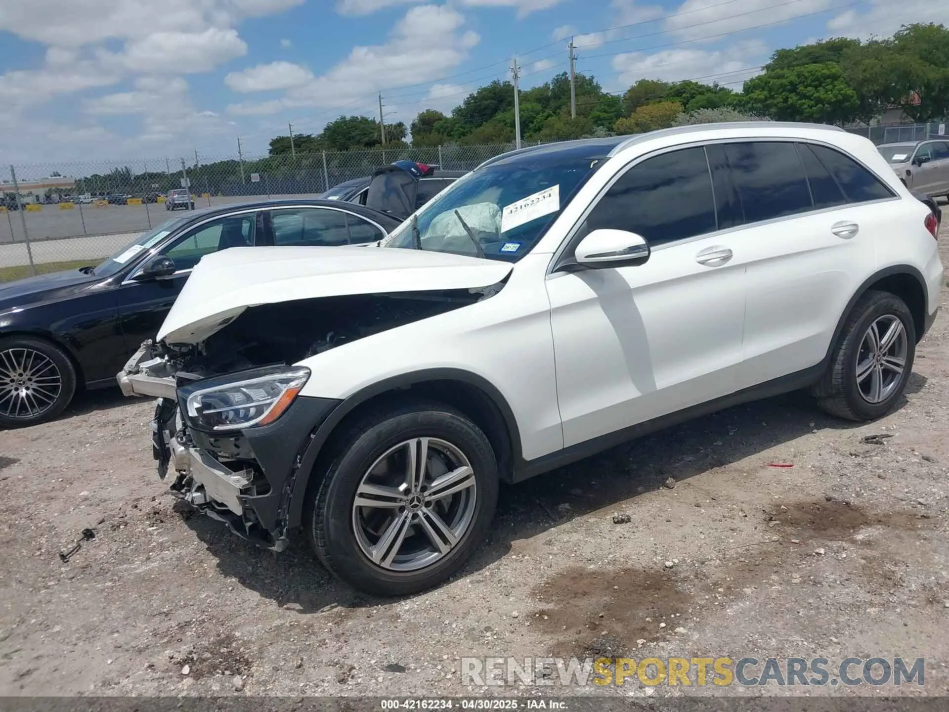 2 Photograph of a damaged car WDC0G8EB8LF719870 MERCEDES-BENZ GLC 300 2020