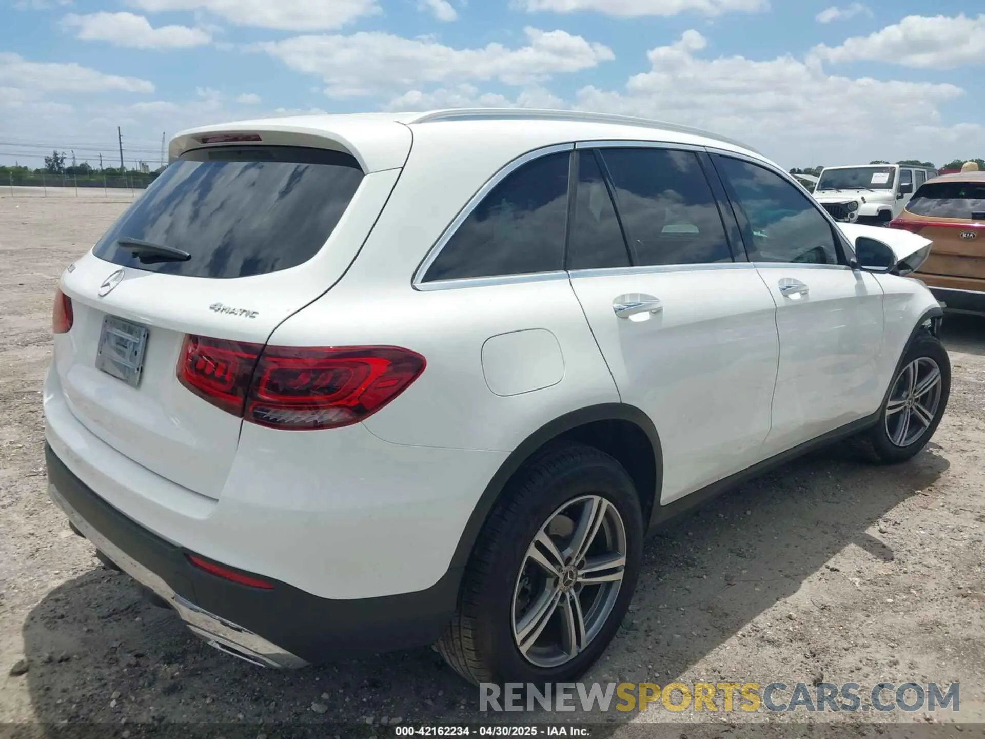 4 Photograph of a damaged car WDC0G8EB8LF719870 MERCEDES-BENZ GLC 300 2020