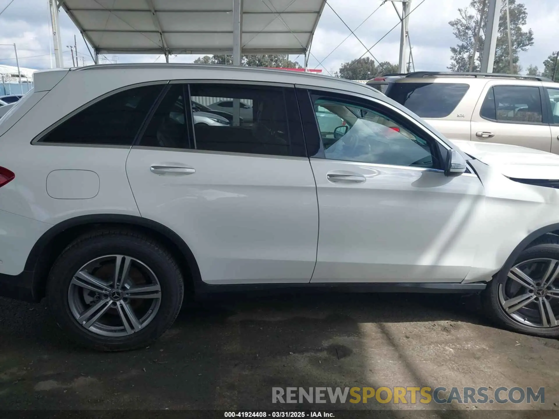 12 Photograph of a damaged car W1N0G8DB1MV263864 MERCEDES-BENZ GLC 300 2021