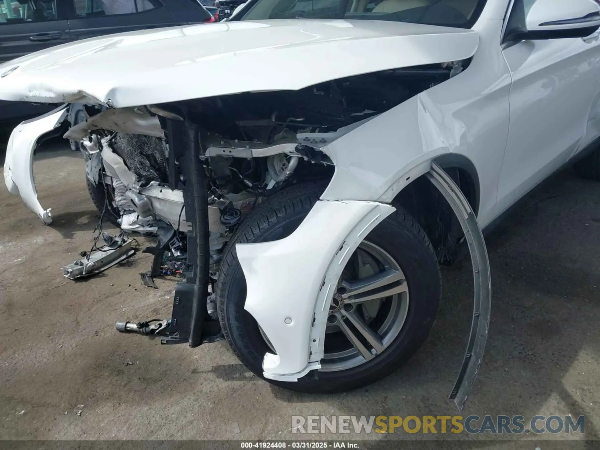 16 Photograph of a damaged car W1N0G8DB1MV263864 MERCEDES-BENZ GLC 300 2021