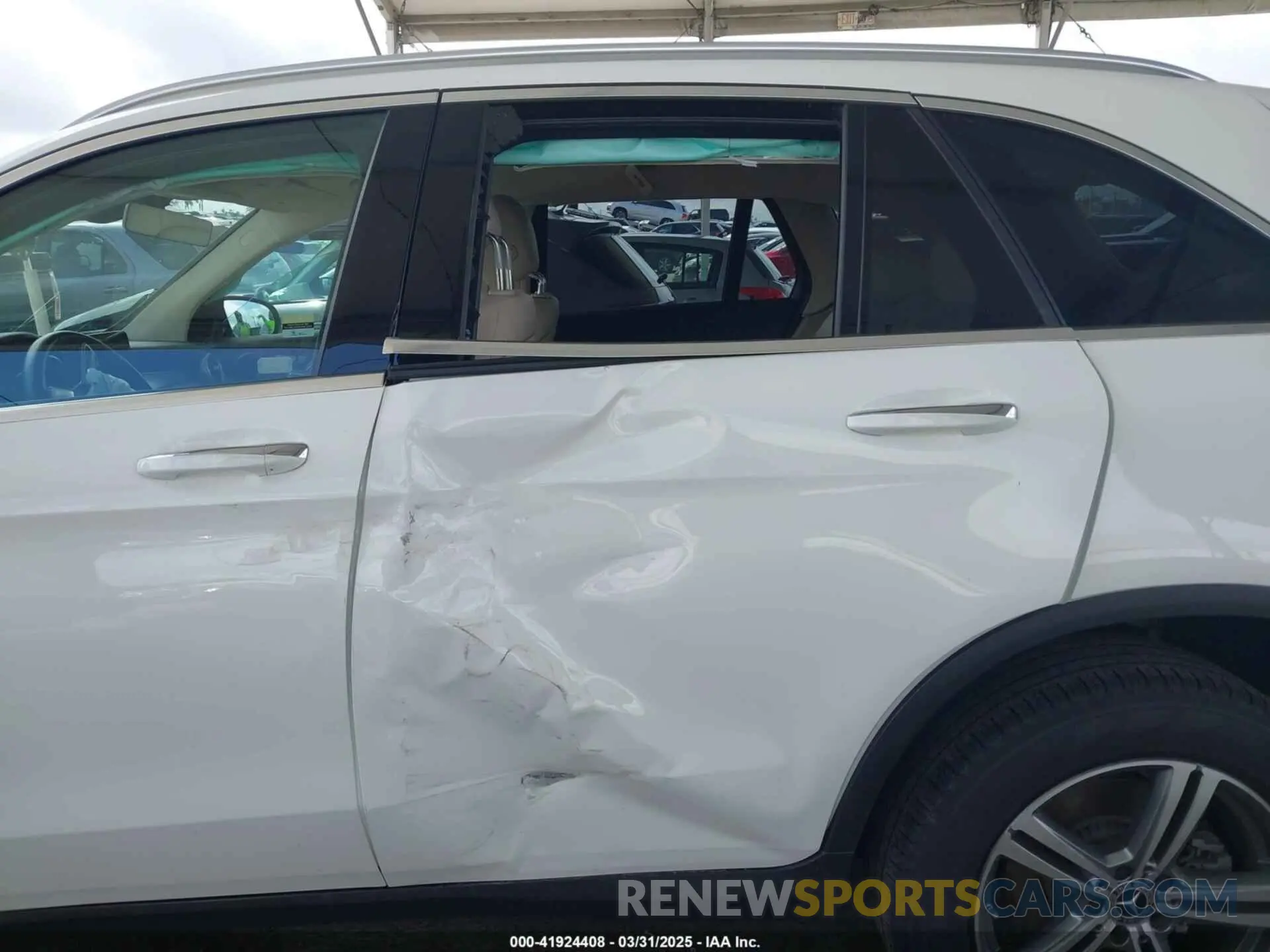 19 Photograph of a damaged car W1N0G8DB1MV263864 MERCEDES-BENZ GLC 300 2021