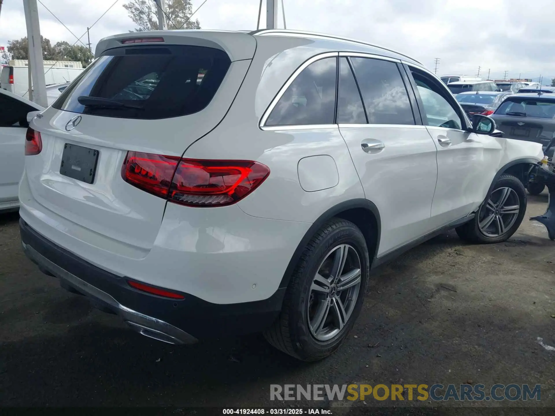 4 Photograph of a damaged car W1N0G8DB1MV263864 MERCEDES-BENZ GLC 300 2021