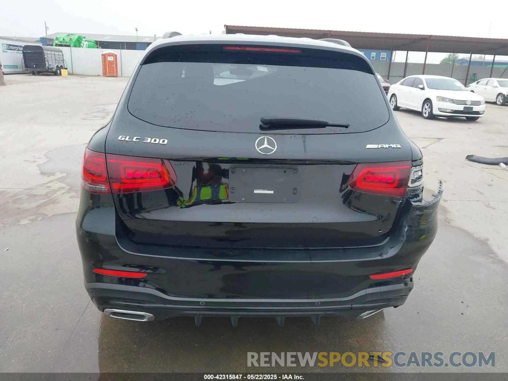 16 Photograph of a damaged car W1N0G8DB5MV264676 MERCEDES-BENZ GLC 300 2021