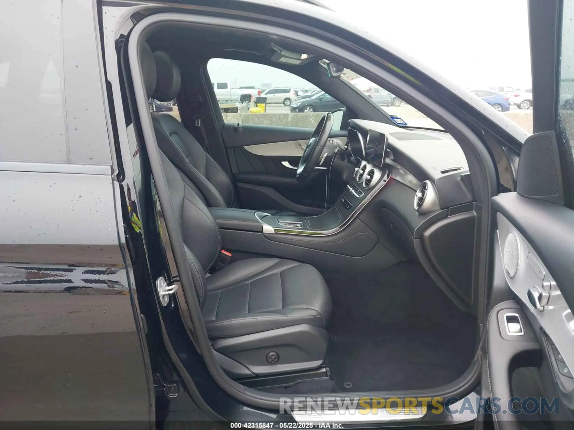 5 Photograph of a damaged car W1N0G8DB5MV264676 MERCEDES-BENZ GLC 300 2021