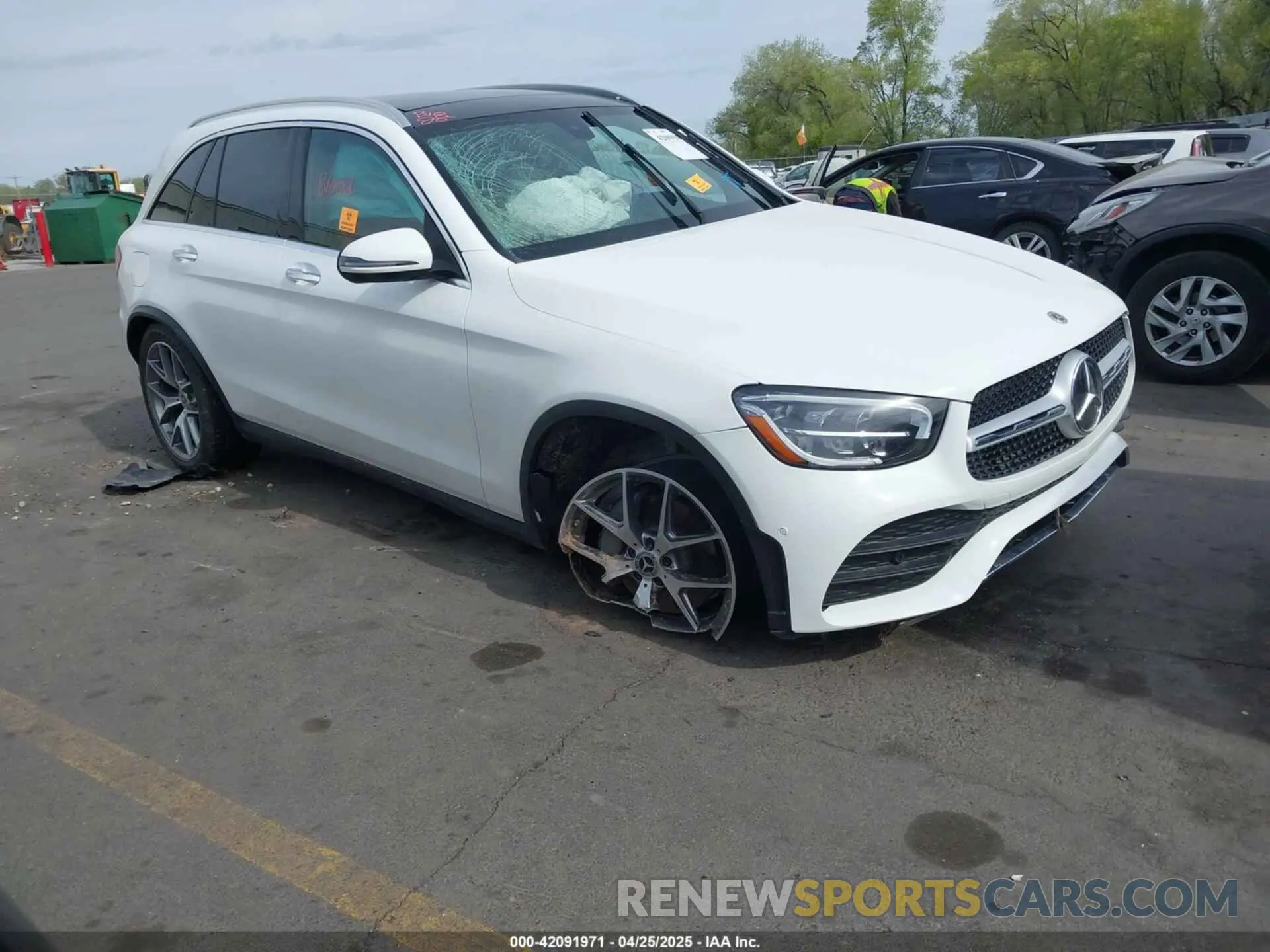 1 Фотография поврежденного автомобиля W1N0G8DB8MF879314 MERCEDES-BENZ GLC 300 2021