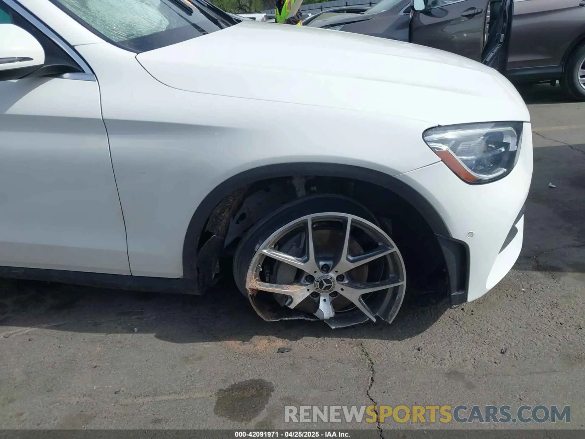 6 Фотография поврежденного автомобиля W1N0G8DB8MF879314 MERCEDES-BENZ GLC 300 2021