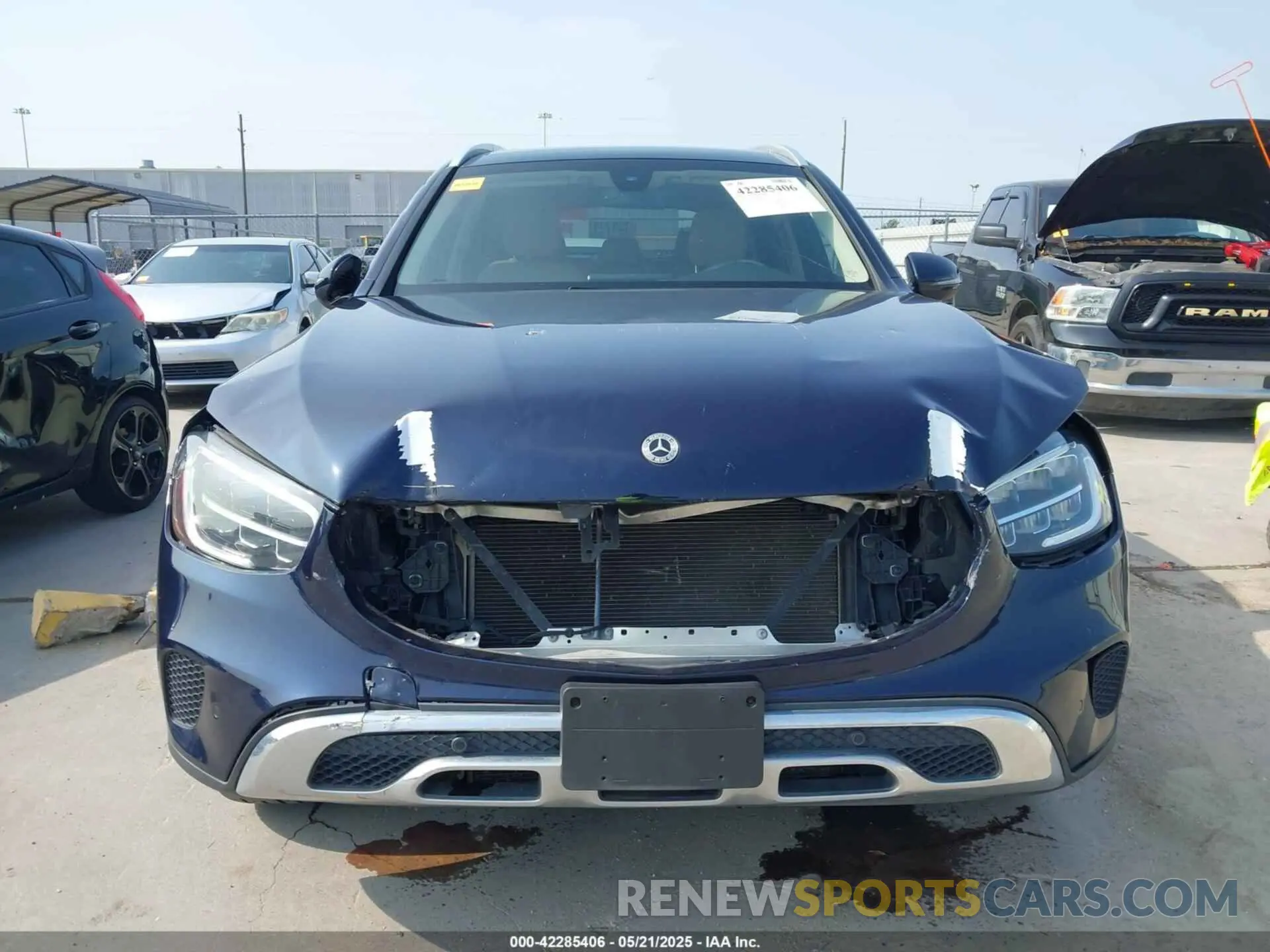 12 Photograph of a damaged car W1N0G8DB9MF880469 MERCEDES-BENZ GLC 300 2021
