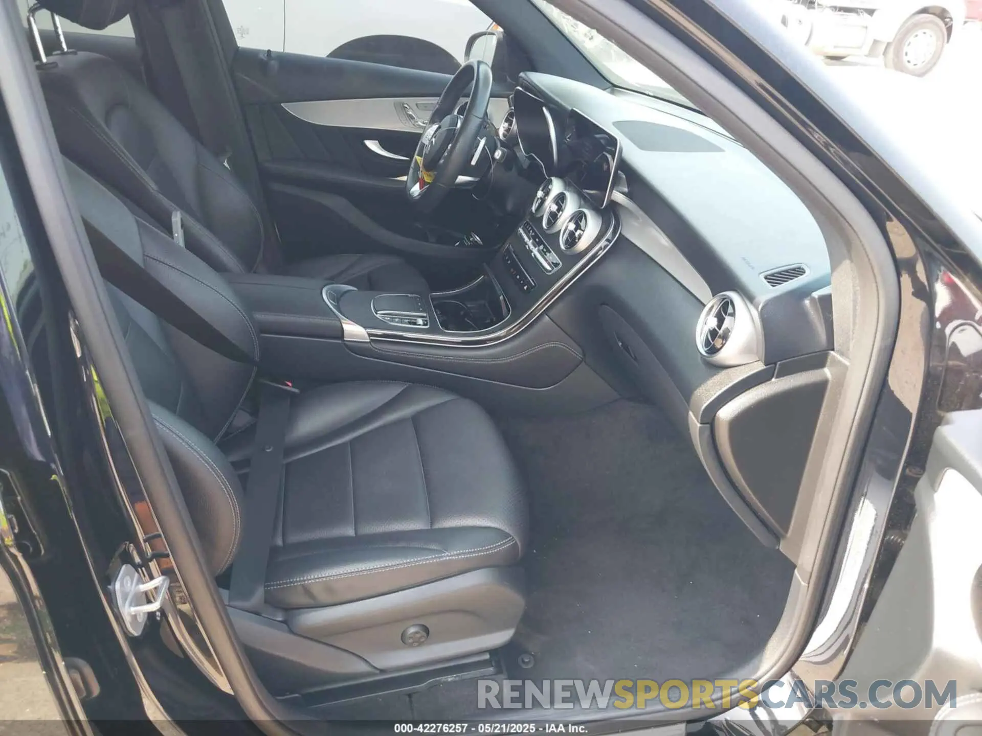 5 Photograph of a damaged car W1N0G8DBXMV263653 MERCEDES-BENZ GLC 300 2021
