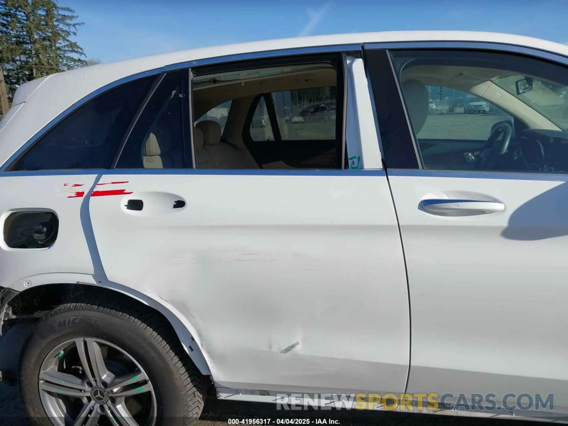 6 Photograph of a damaged car W1N0G8EB2MV272040 MERCEDES-BENZ GLC 300 2021