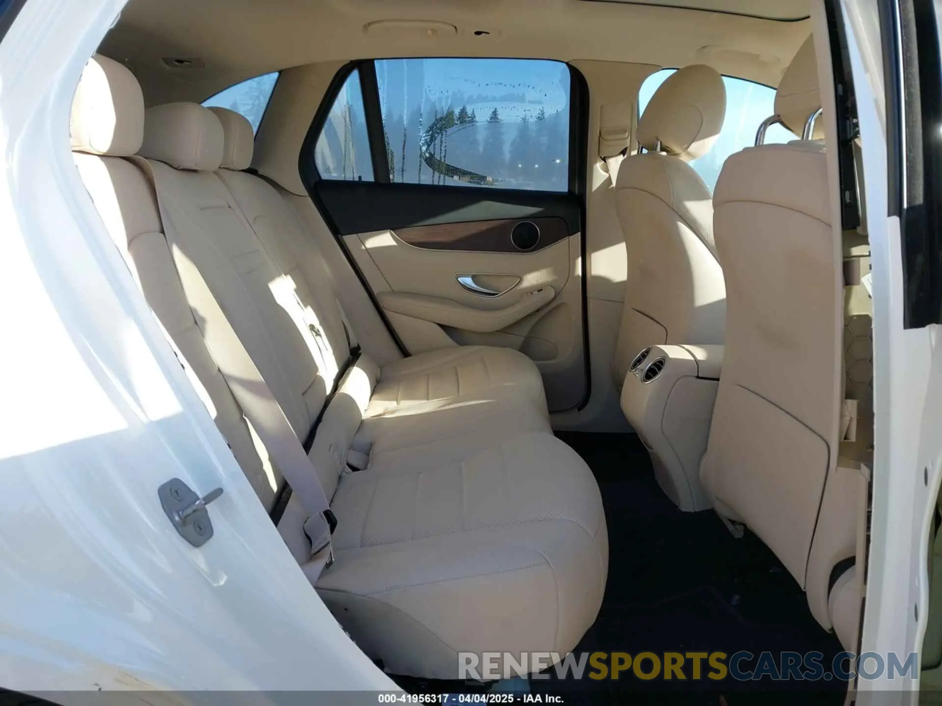 8 Photograph of a damaged car W1N0G8EB2MV272040 MERCEDES-BENZ GLC 300 2021