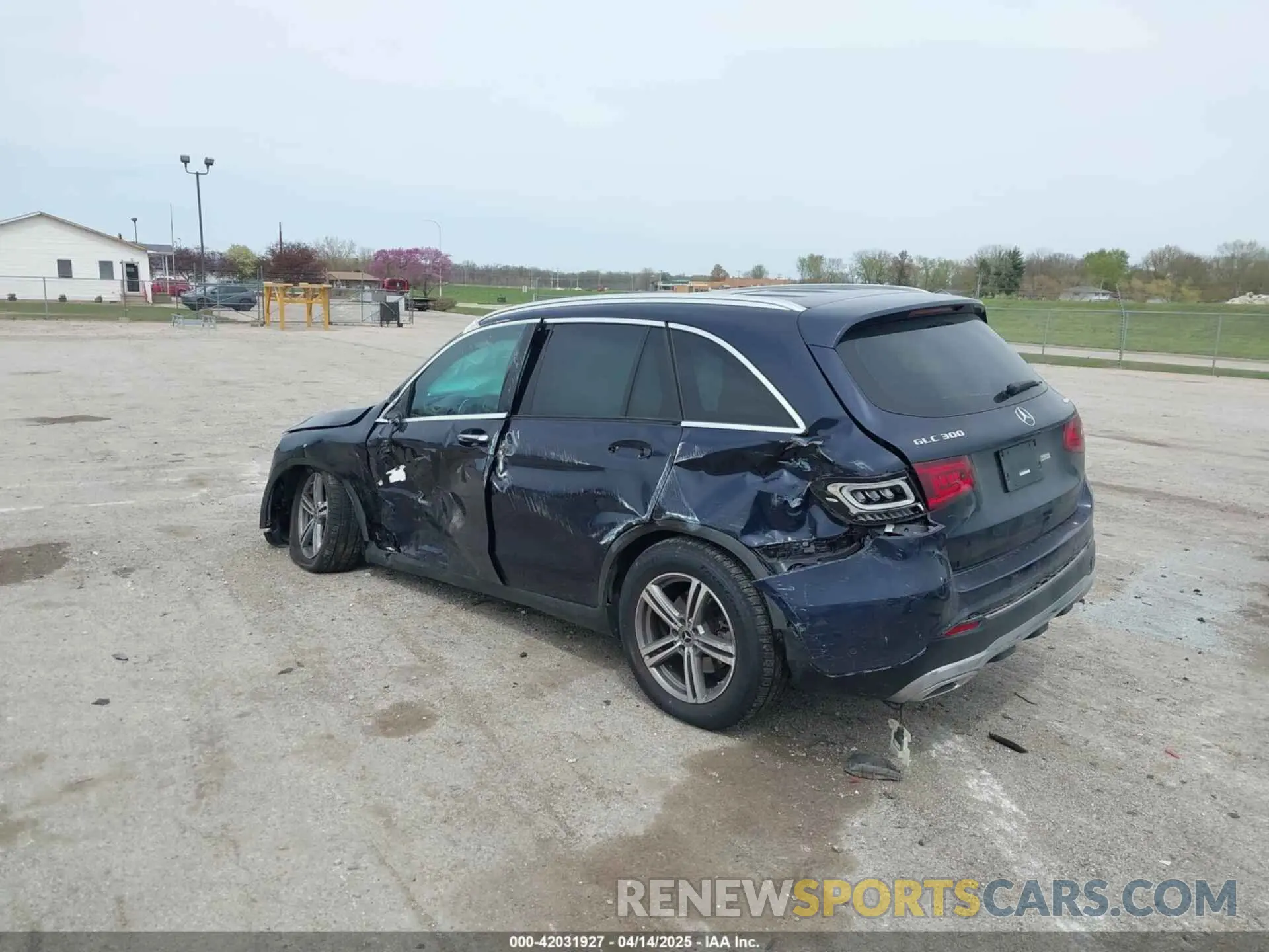 3 Photograph of a damaged car W1N0G8EB4MF953133 MERCEDES-BENZ GLC 300 2021