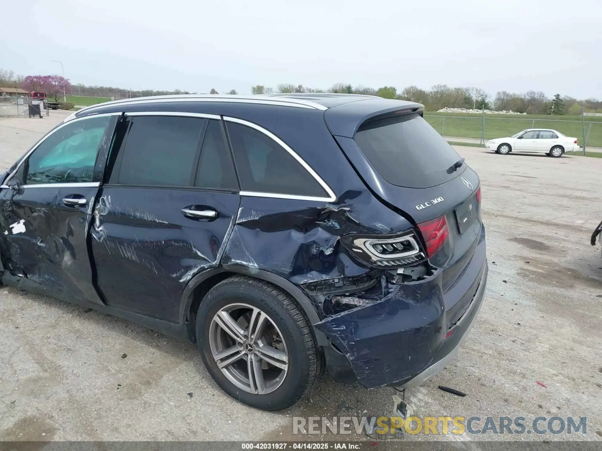 6 Photograph of a damaged car W1N0G8EB4MF953133 MERCEDES-BENZ GLC 300 2021