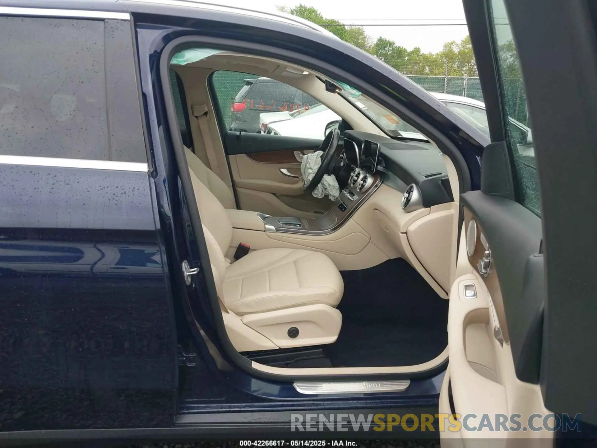 5 Photograph of a damaged car W1N0G8EB7MF919817 MERCEDES-BENZ GLC 300 2021