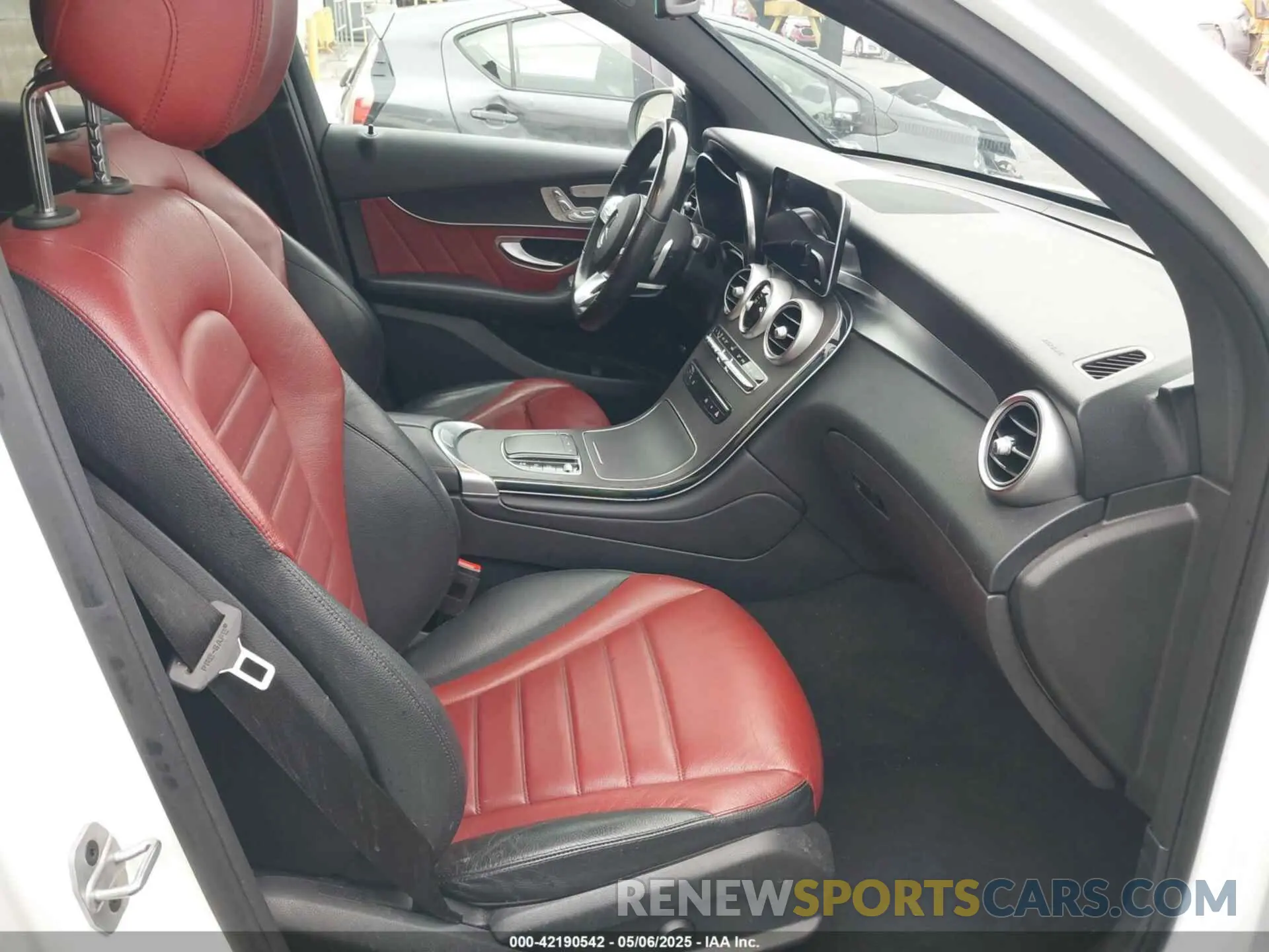 5 Photograph of a damaged car W1N0J8EB2MG007771 MERCEDES-BENZ GLC 300 2021