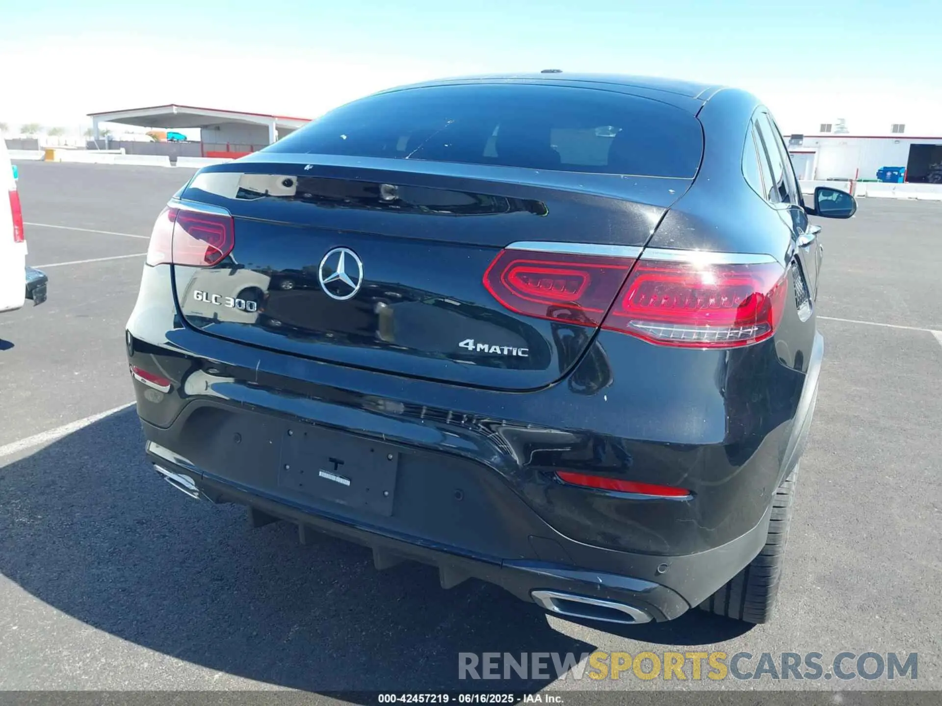 16 Photograph of a damaged car W1N0J8EB4MF897986 MERCEDES-BENZ GLC 300 2021