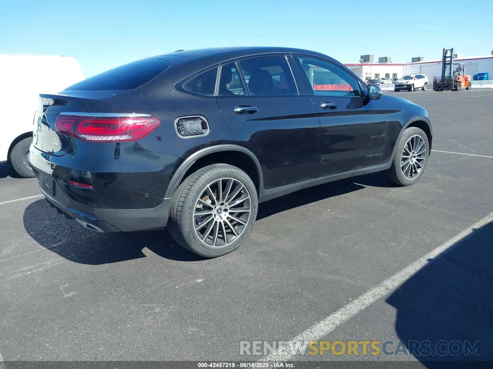 4 Photograph of a damaged car W1N0J8EB4MF897986 MERCEDES-BENZ GLC 300 2021