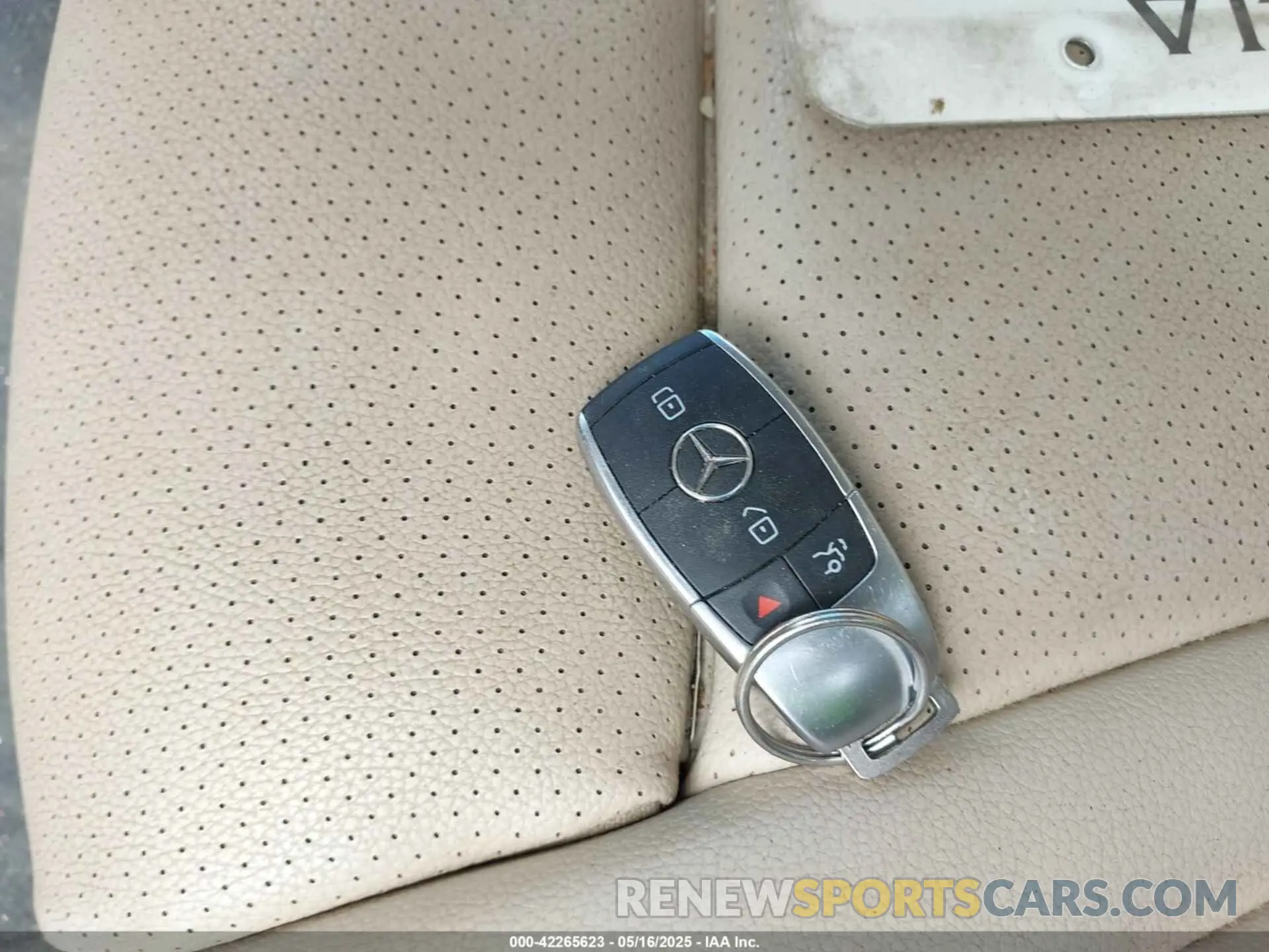 11 Photograph of a damaged car W1N0G8DB1NG117535 MERCEDES-BENZ GLC 300 2022