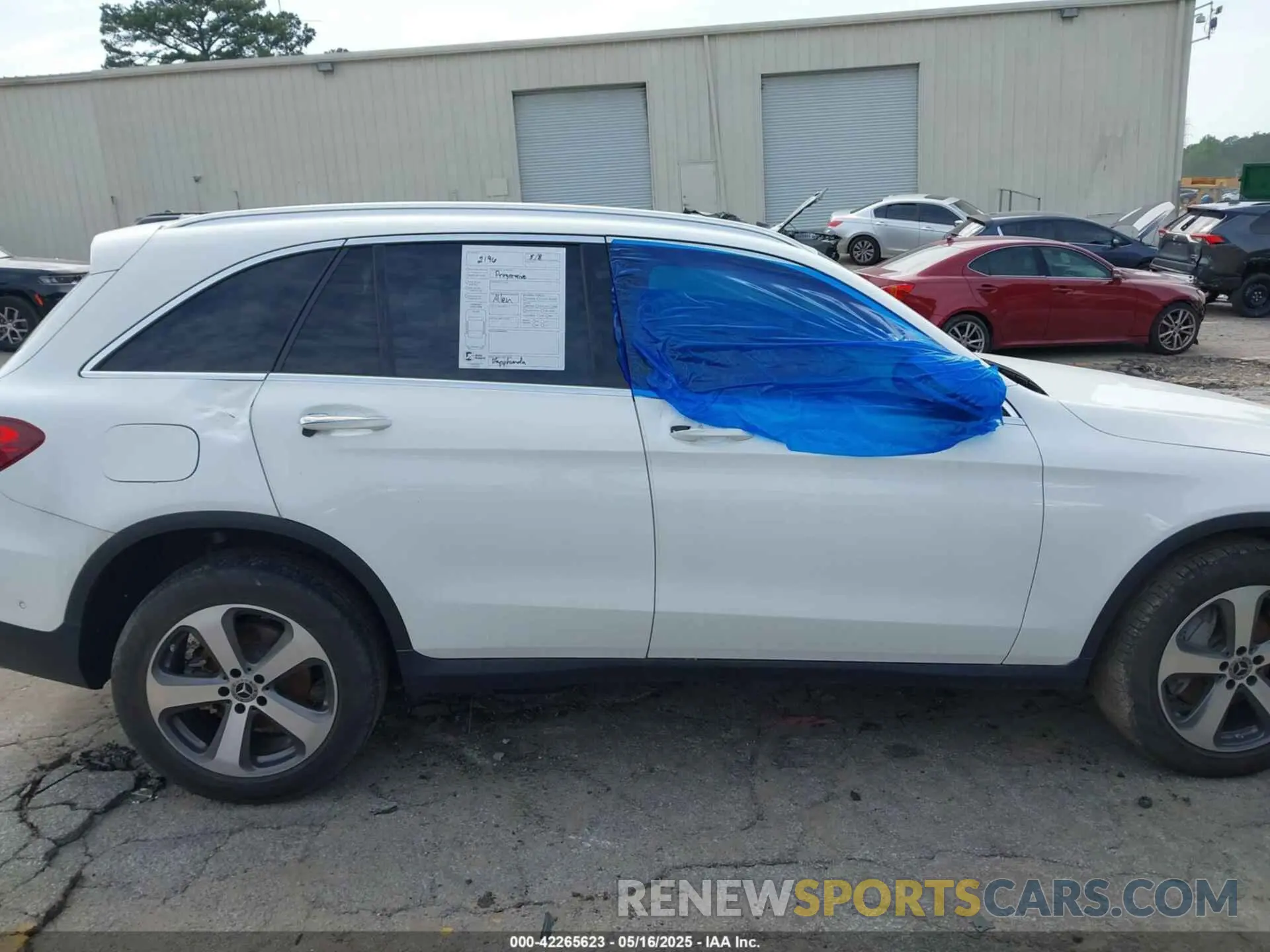 13 Photograph of a damaged car W1N0G8DB1NG117535 MERCEDES-BENZ GLC 300 2022