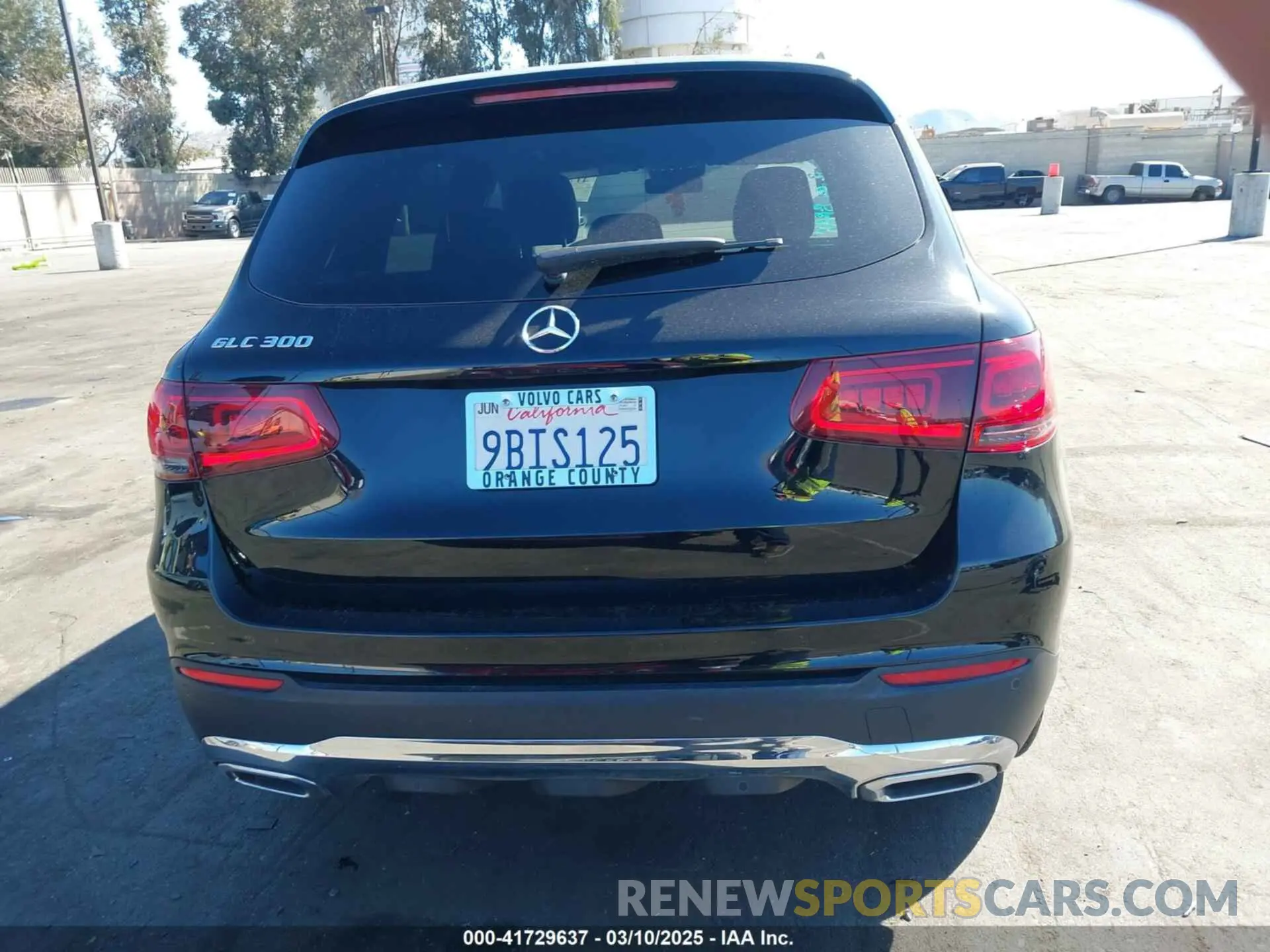 17 Photograph of a damaged car W1N0G8DB2NV375283 MERCEDES-BENZ GLC 300 2022