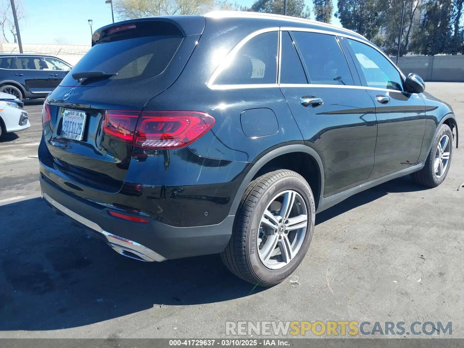 4 Photograph of a damaged car W1N0G8DB2NV375283 MERCEDES-BENZ GLC 300 2022