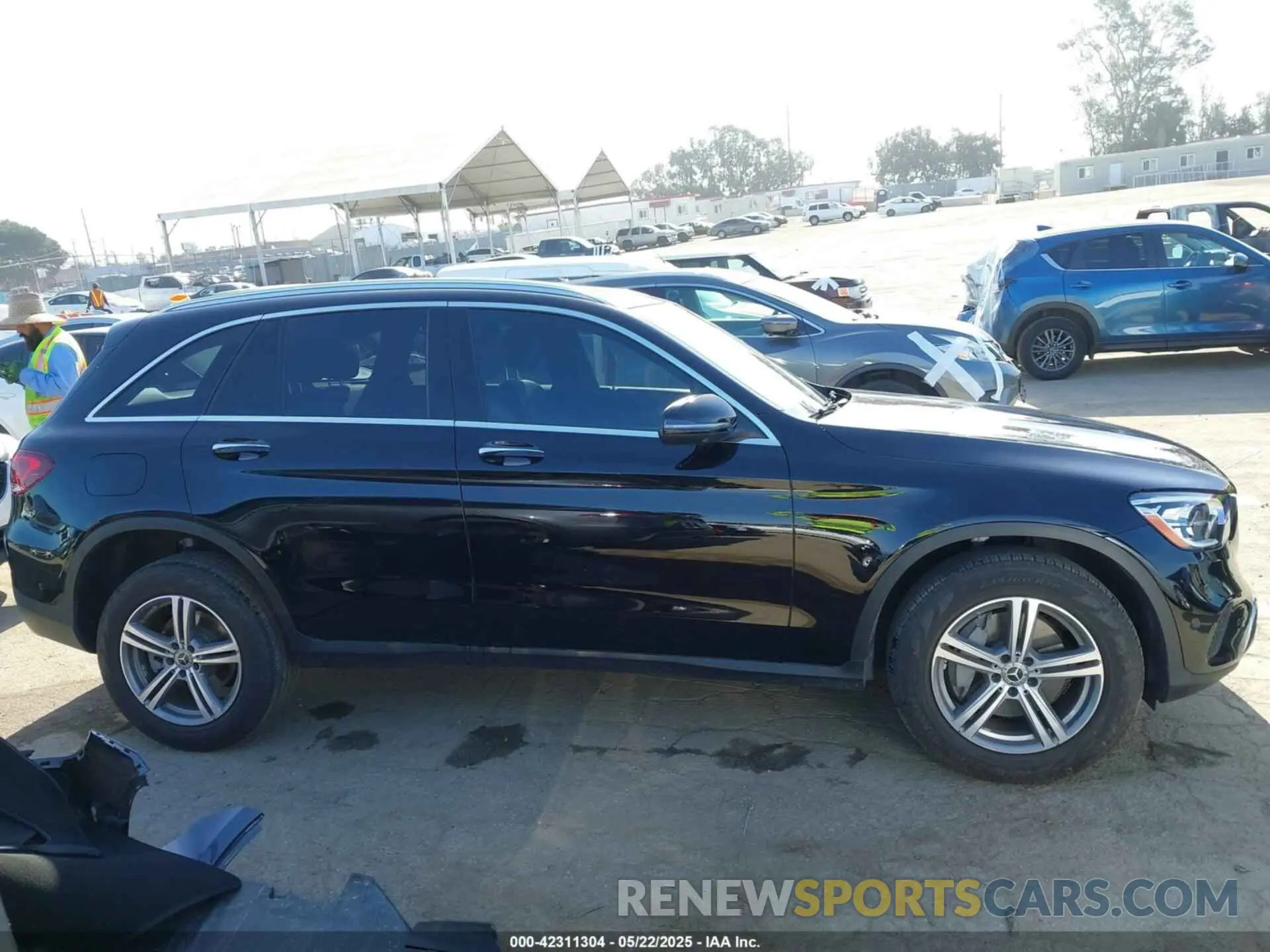 14 Photograph of a damaged car W1N0G8DB2NV399762 MERCEDES-BENZ GLC 300 2022