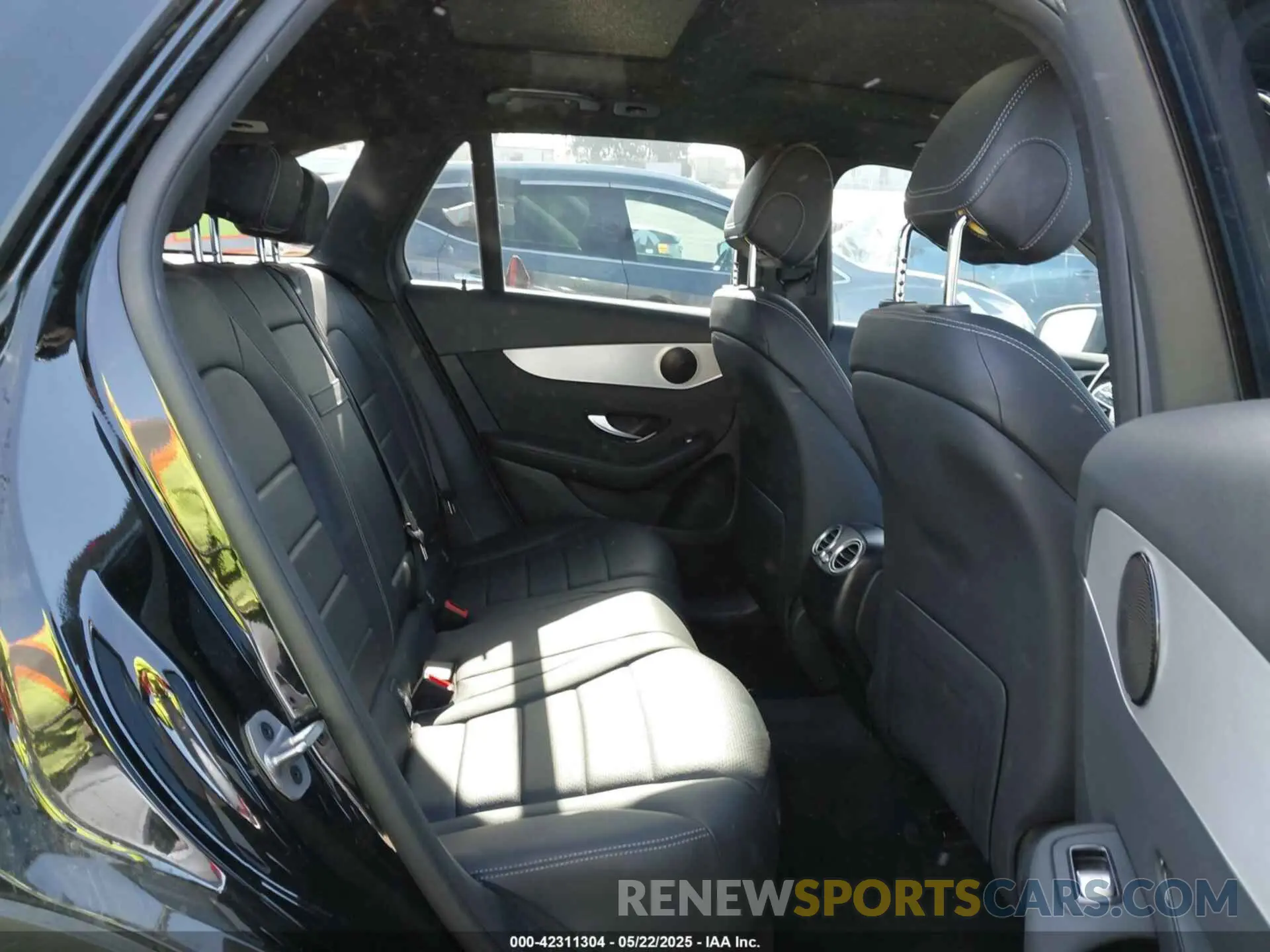 8 Photograph of a damaged car W1N0G8DB2NV399762 MERCEDES-BENZ GLC 300 2022