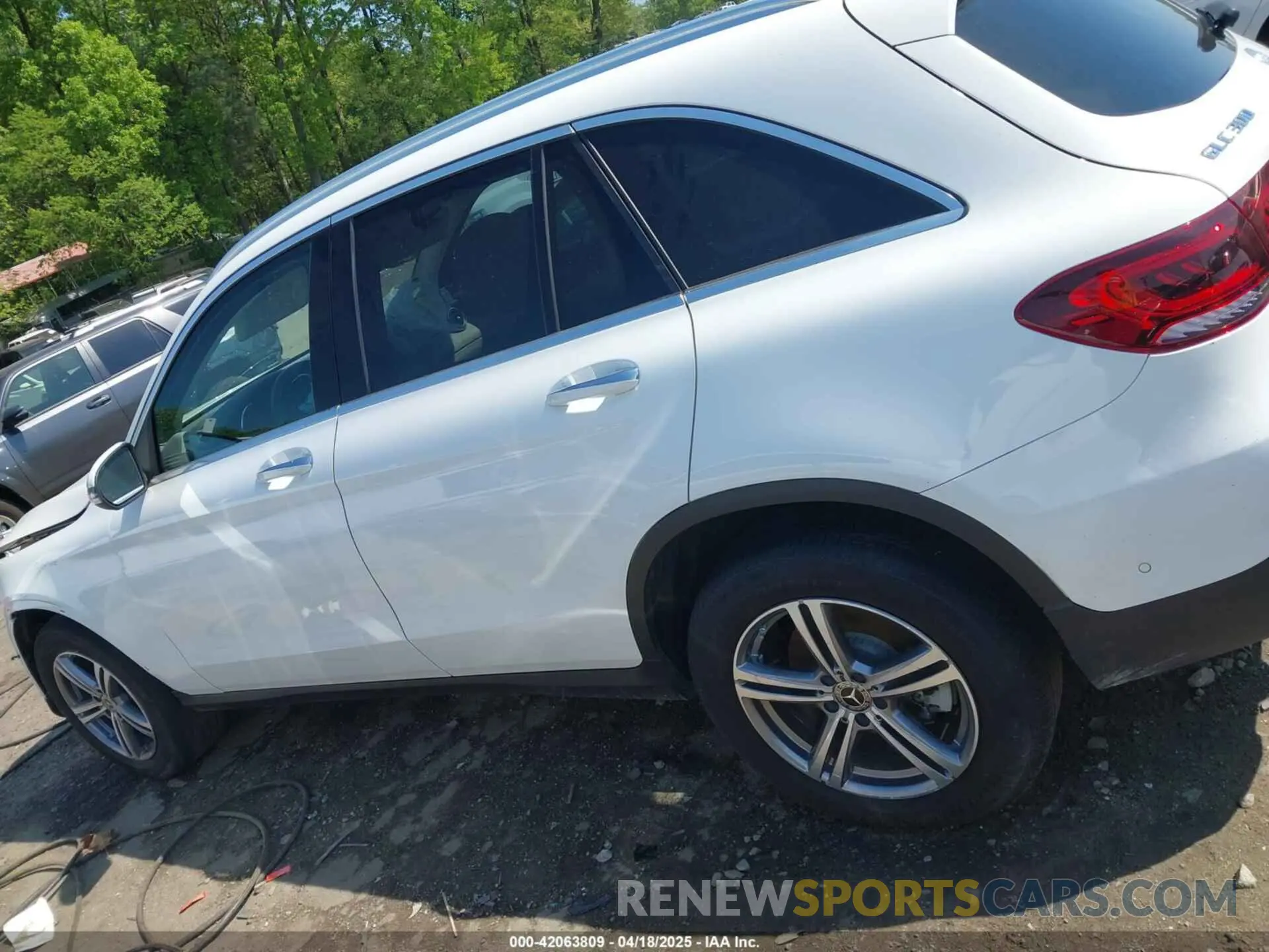 14 Photograph of a damaged car W1N0G8DB3NG091066 MERCEDES-BENZ GLC 300 2022
