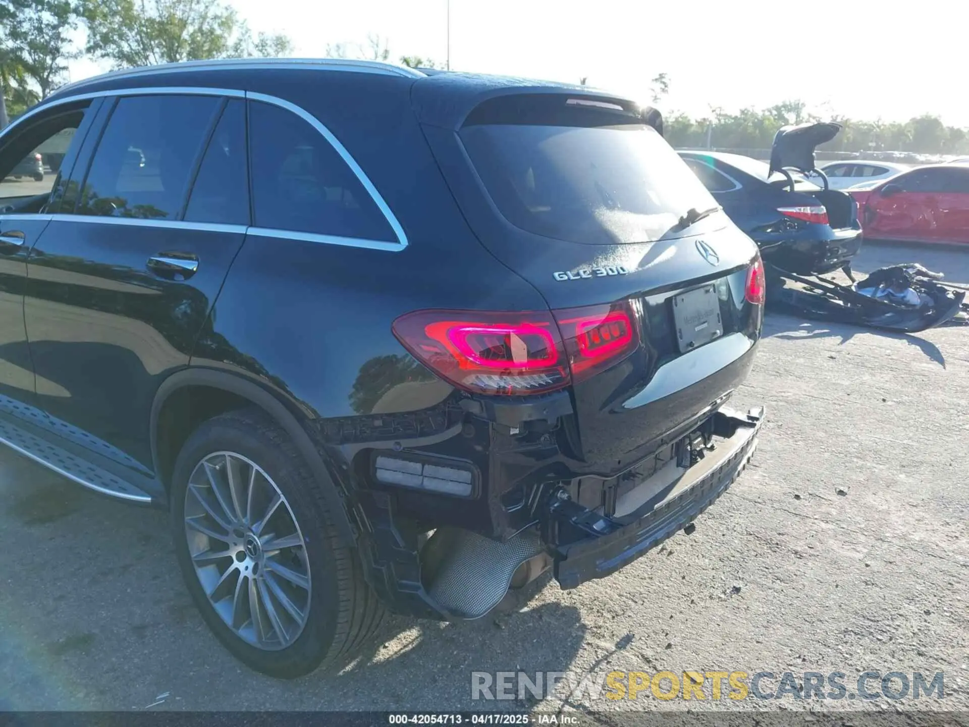 6 Photograph of a damaged car W1N0G8DB4NV325114 MERCEDES-BENZ GLC 300 2022