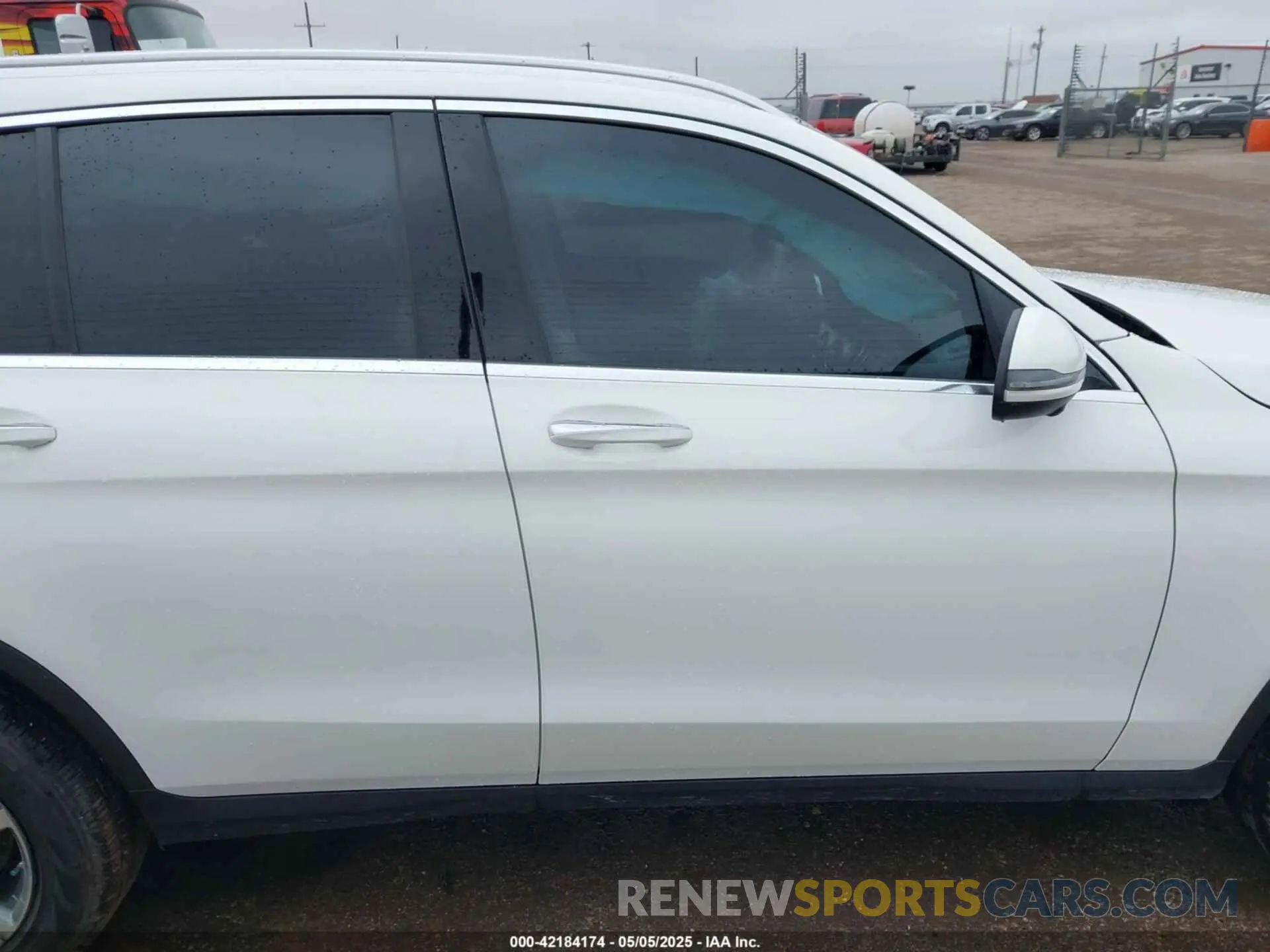 13 Photograph of a damaged car W1N0G8DB4NV394935 MERCEDES-BENZ GLC 300 2022