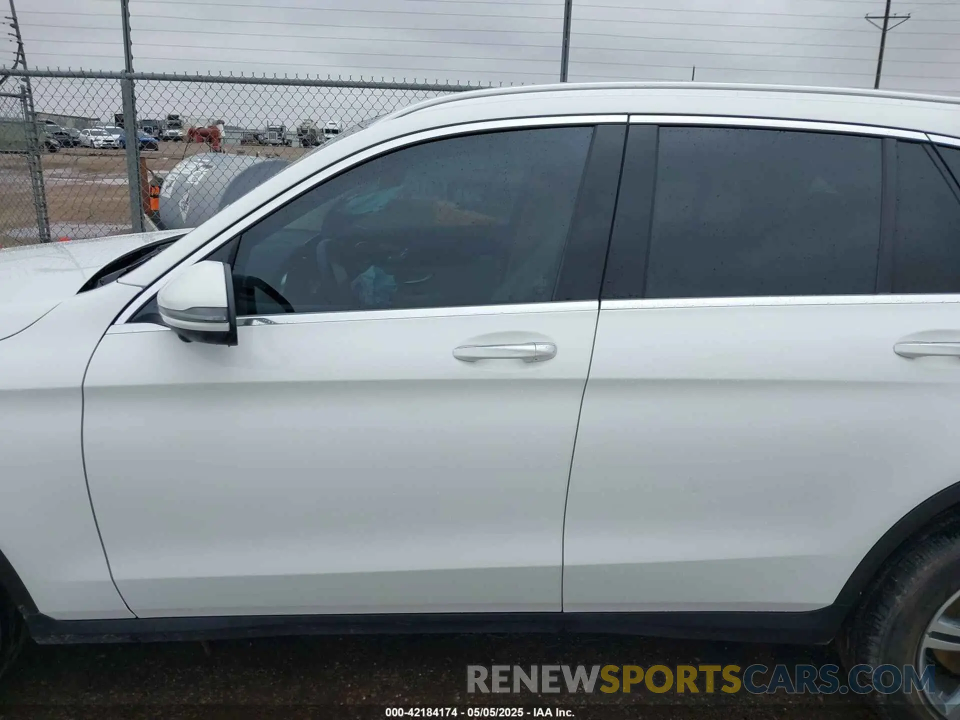 14 Photograph of a damaged car W1N0G8DB4NV394935 MERCEDES-BENZ GLC 300 2022