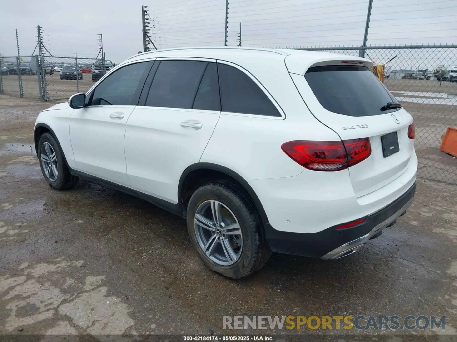 3 Photograph of a damaged car W1N0G8DB4NV394935 MERCEDES-BENZ GLC 300 2022