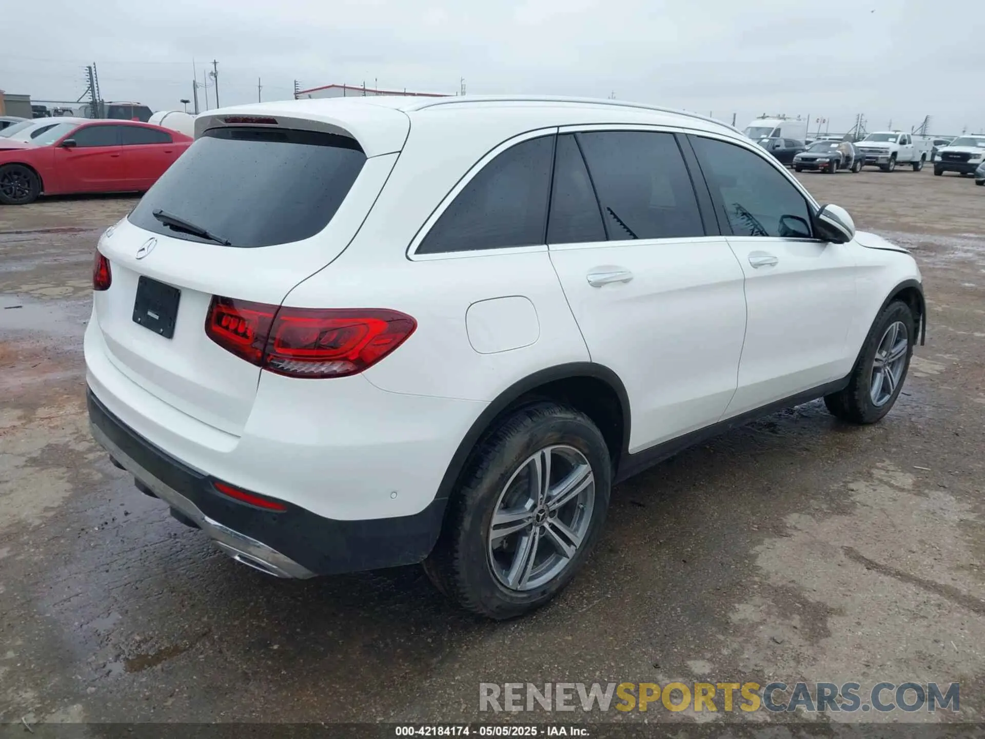 4 Photograph of a damaged car W1N0G8DB4NV394935 MERCEDES-BENZ GLC 300 2022