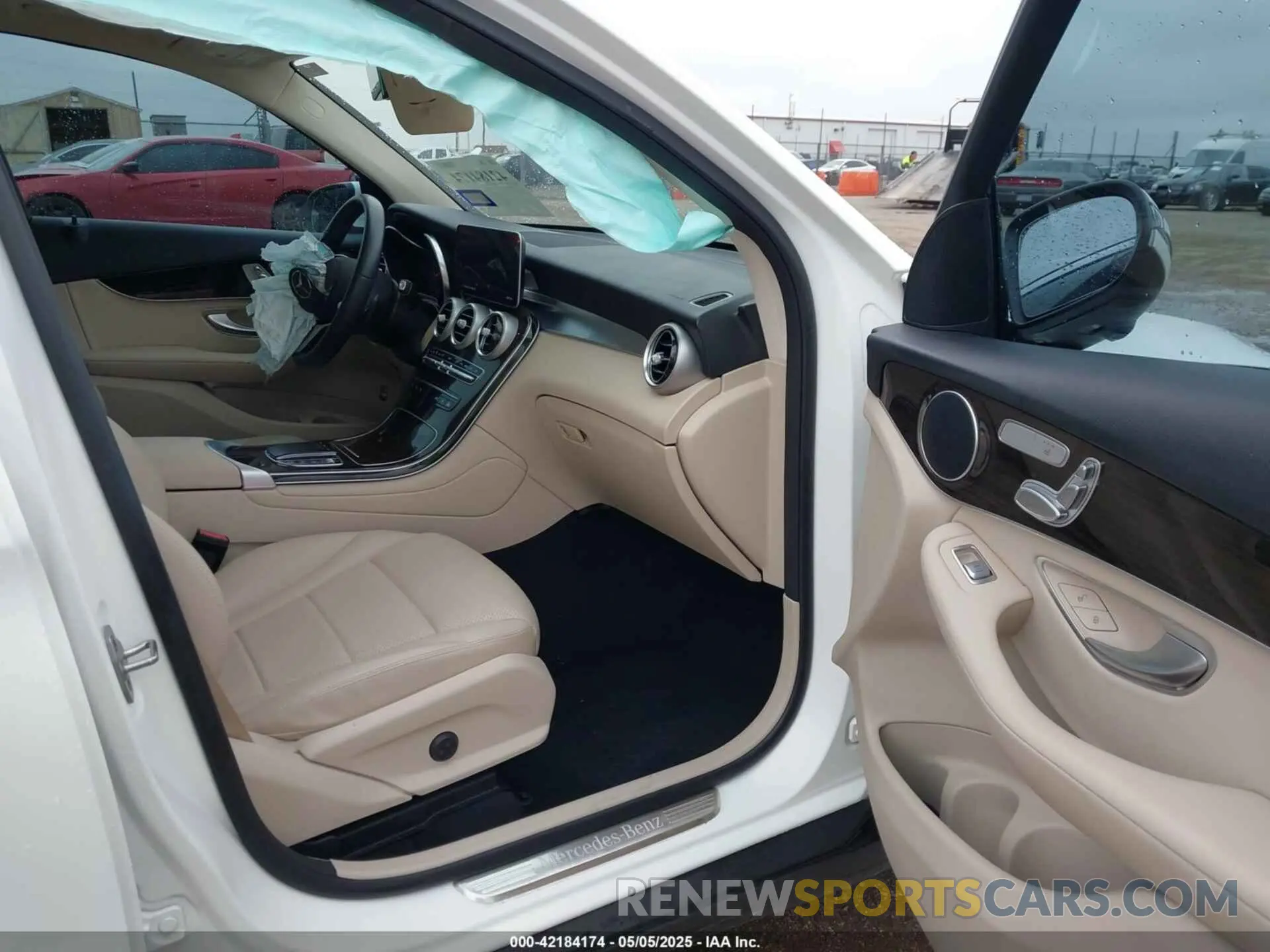 5 Photograph of a damaged car W1N0G8DB4NV394935 MERCEDES-BENZ GLC 300 2022