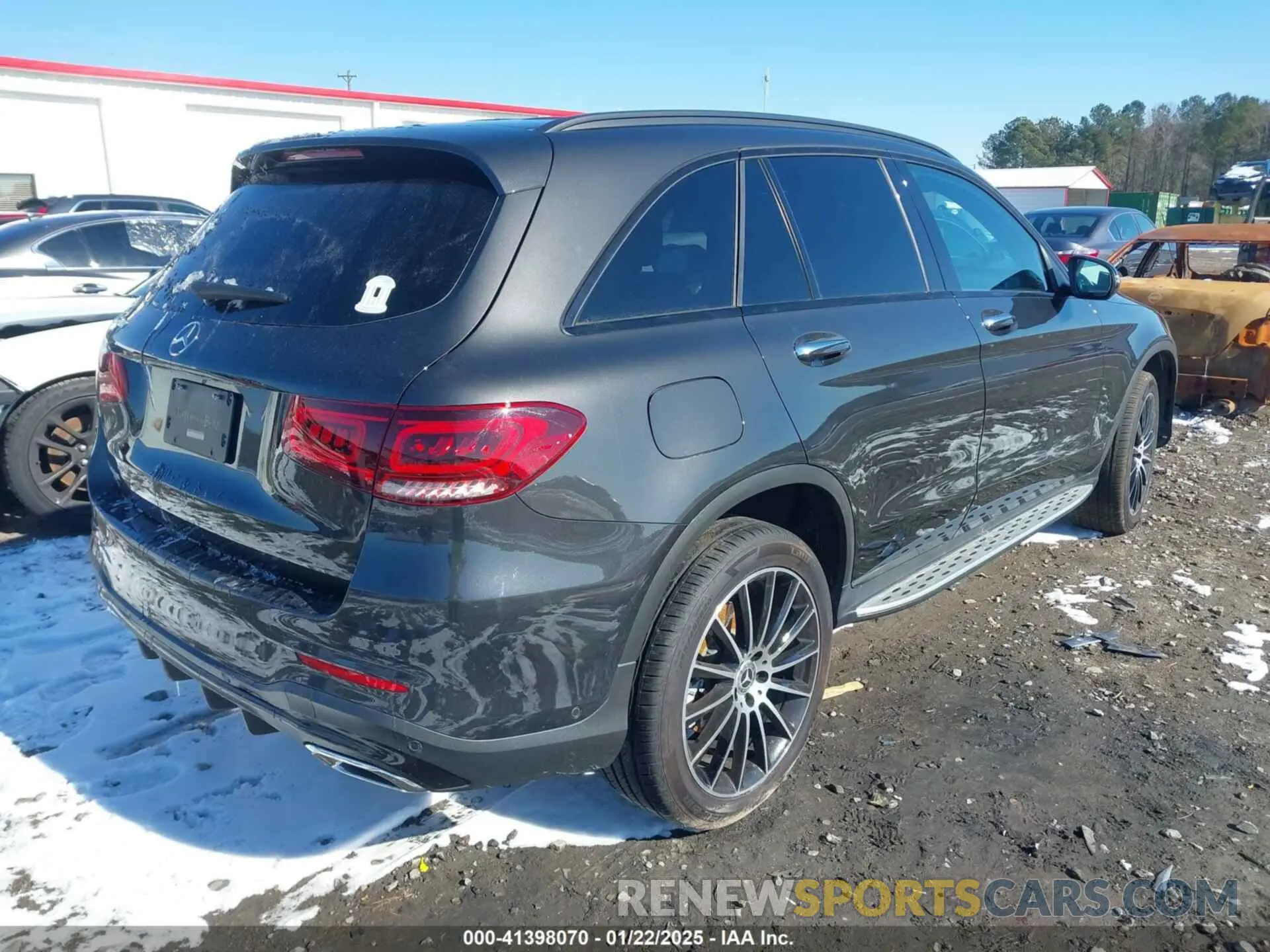 4 Photograph of a damaged car W1N0G8DBXNV365522 MERCEDES-BENZ GLC 300 2022