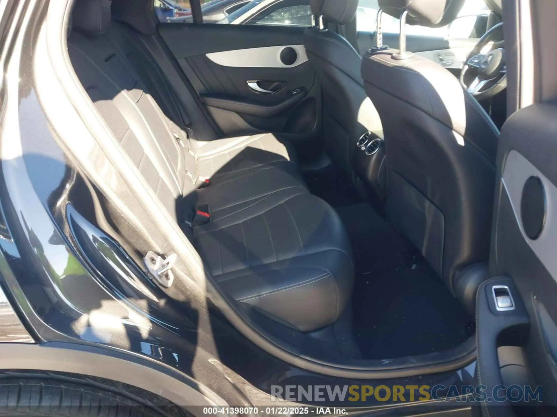 8 Photograph of a damaged car W1N0G8DBXNV365522 MERCEDES-BENZ GLC 300 2022