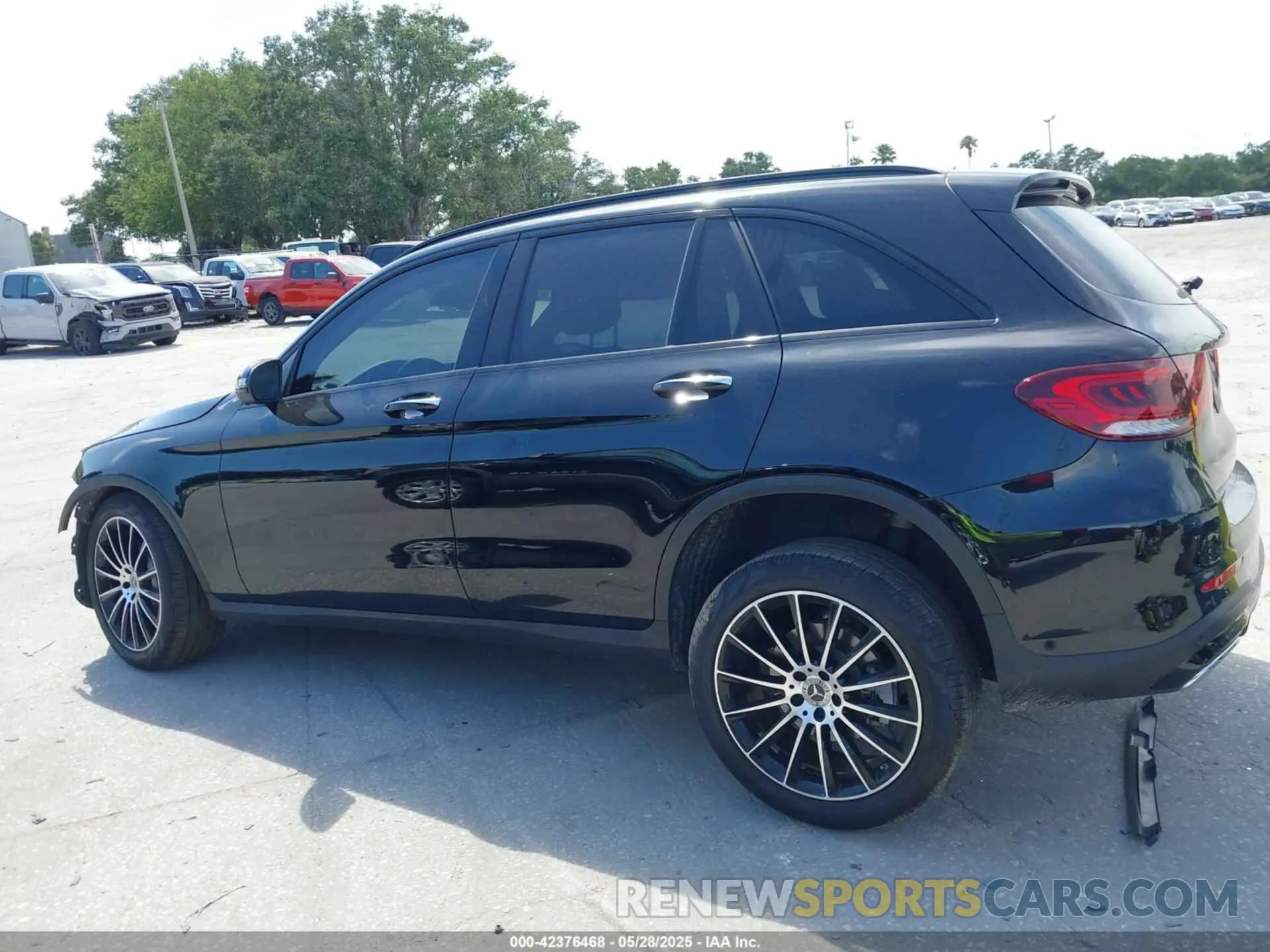 15 Photograph of a damaged car W1N0G8DBXNV370574 MERCEDES-BENZ GLC 300 2022