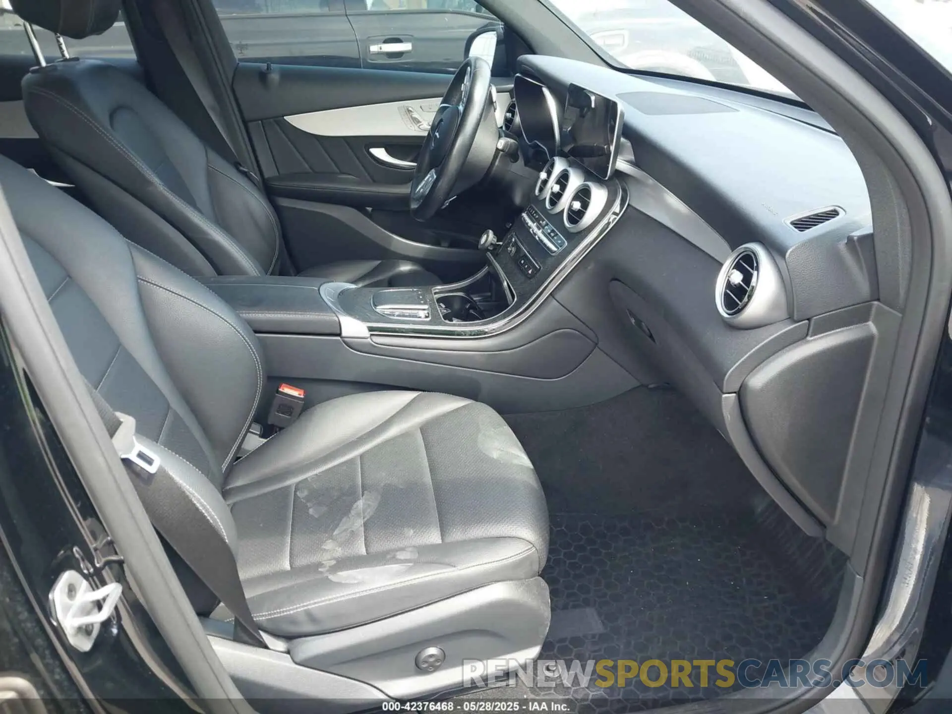 5 Photograph of a damaged car W1N0G8DBXNV370574 MERCEDES-BENZ GLC 300 2022