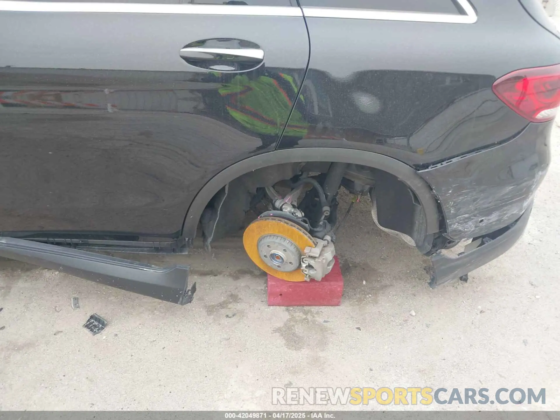 6 Photograph of a damaged car W1N0G8EB0NV367990 MERCEDES-BENZ GLC 300 2022