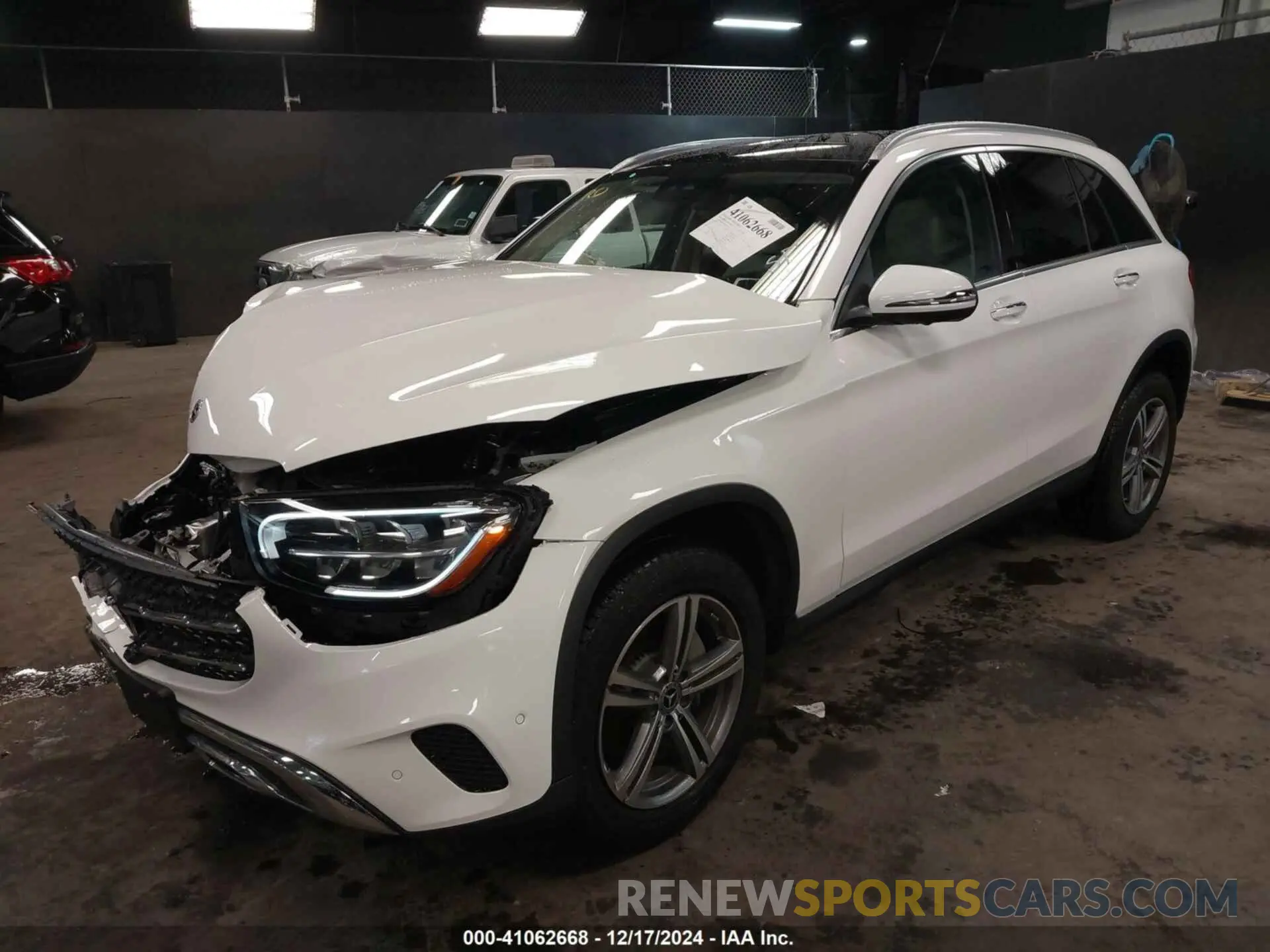 2 Photograph of a damaged car W1N0G8EB1NV327465 MERCEDES-BENZ GLC 300 2022