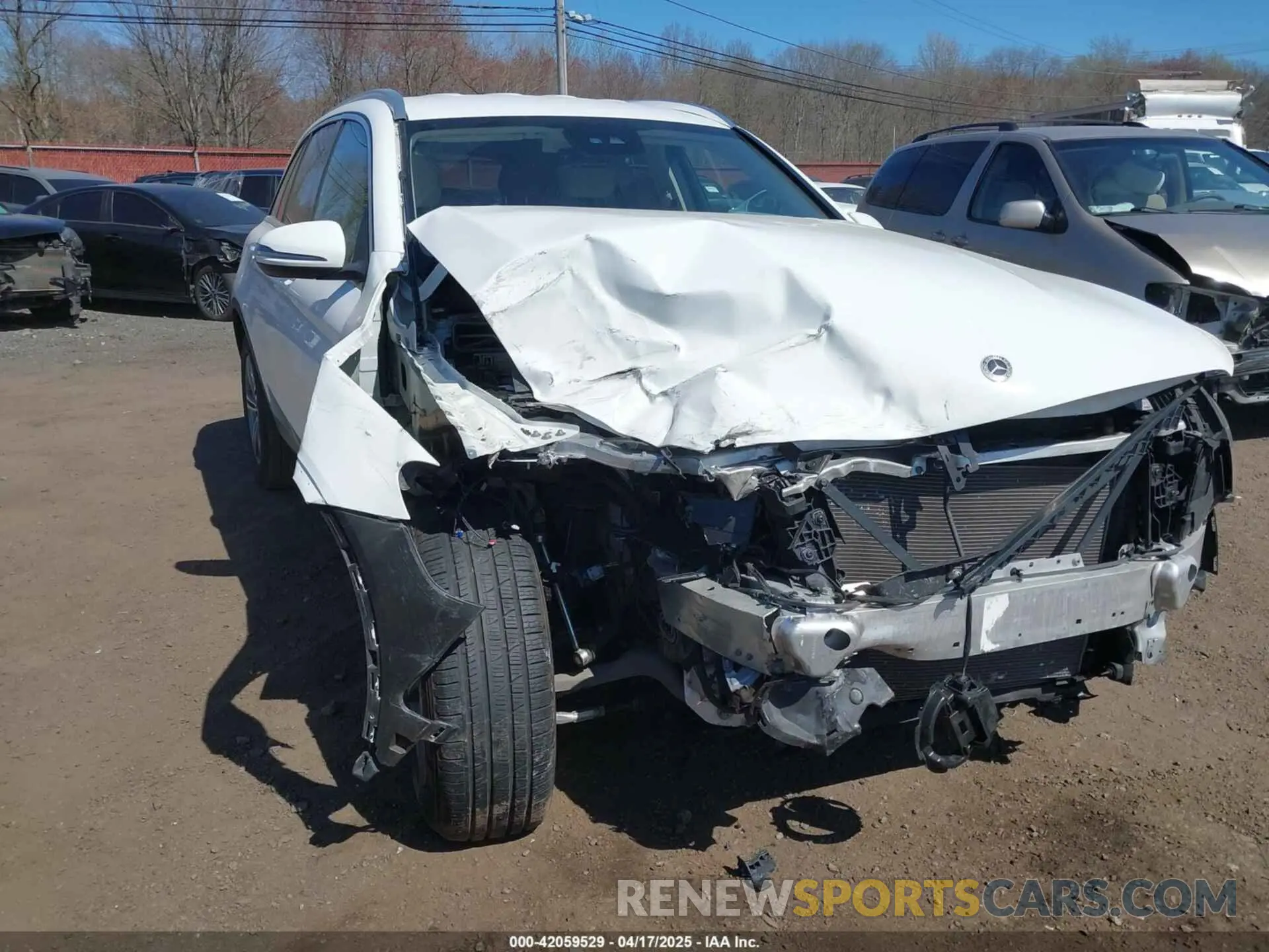 17 Photograph of a damaged car W1N0G8EB1NV344248 MERCEDES-BENZ GLC 300 2022