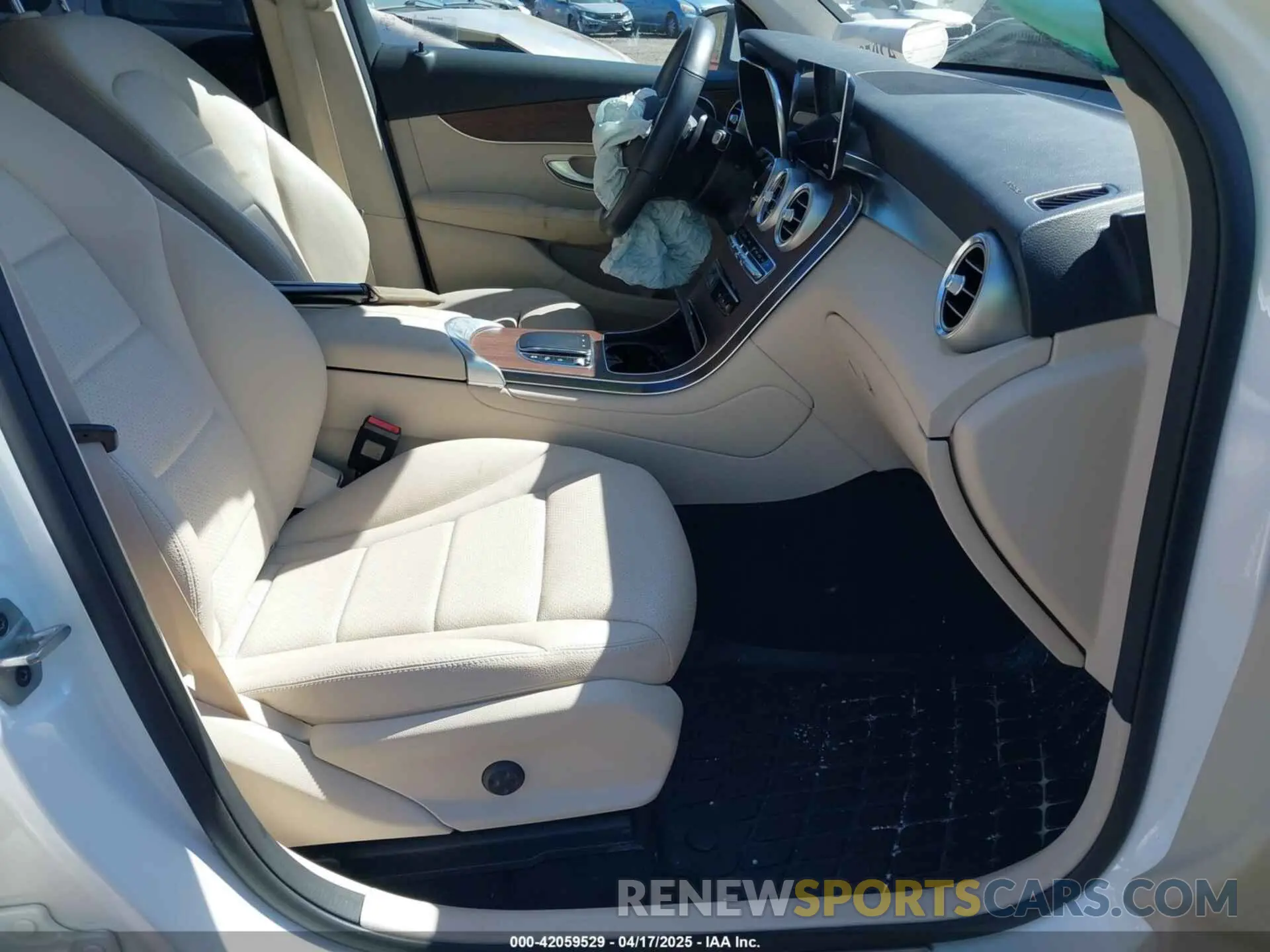 5 Photograph of a damaged car W1N0G8EB1NV344248 MERCEDES-BENZ GLC 300 2022
