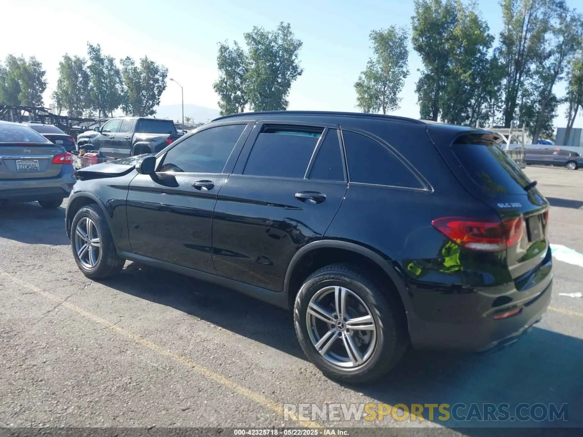 3 Photograph of a damaged car W1N0G8EB1NV393661 MERCEDES-BENZ GLC 300 2022