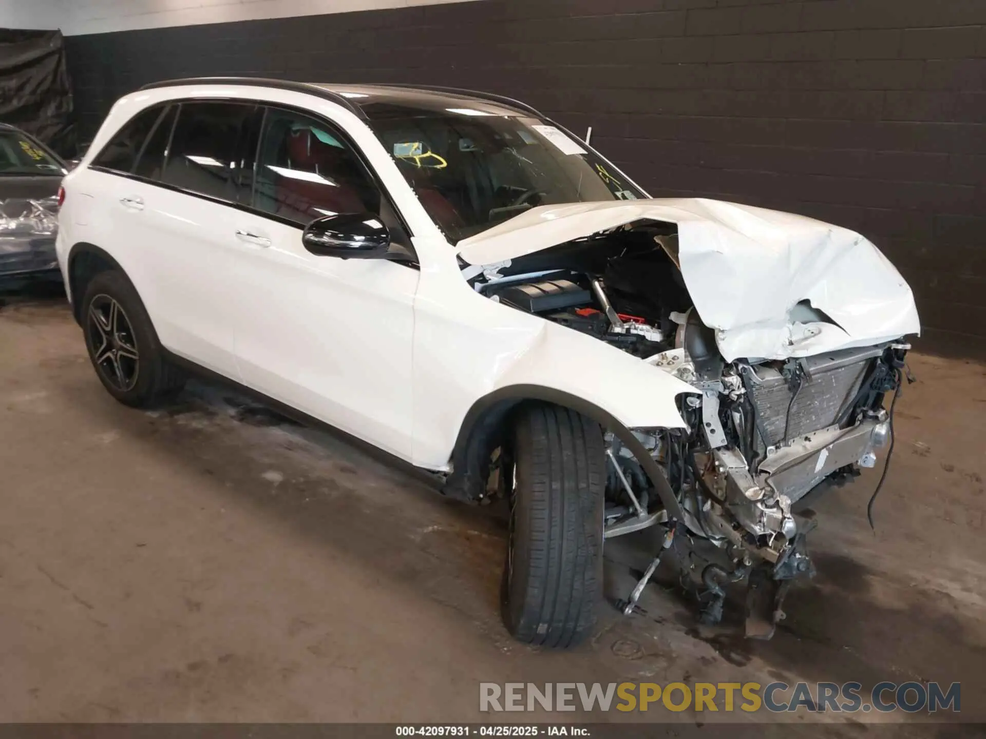 1 Photograph of a damaged car W1N0G8EB2NV351757 MERCEDES-BENZ GLC 300 2022
