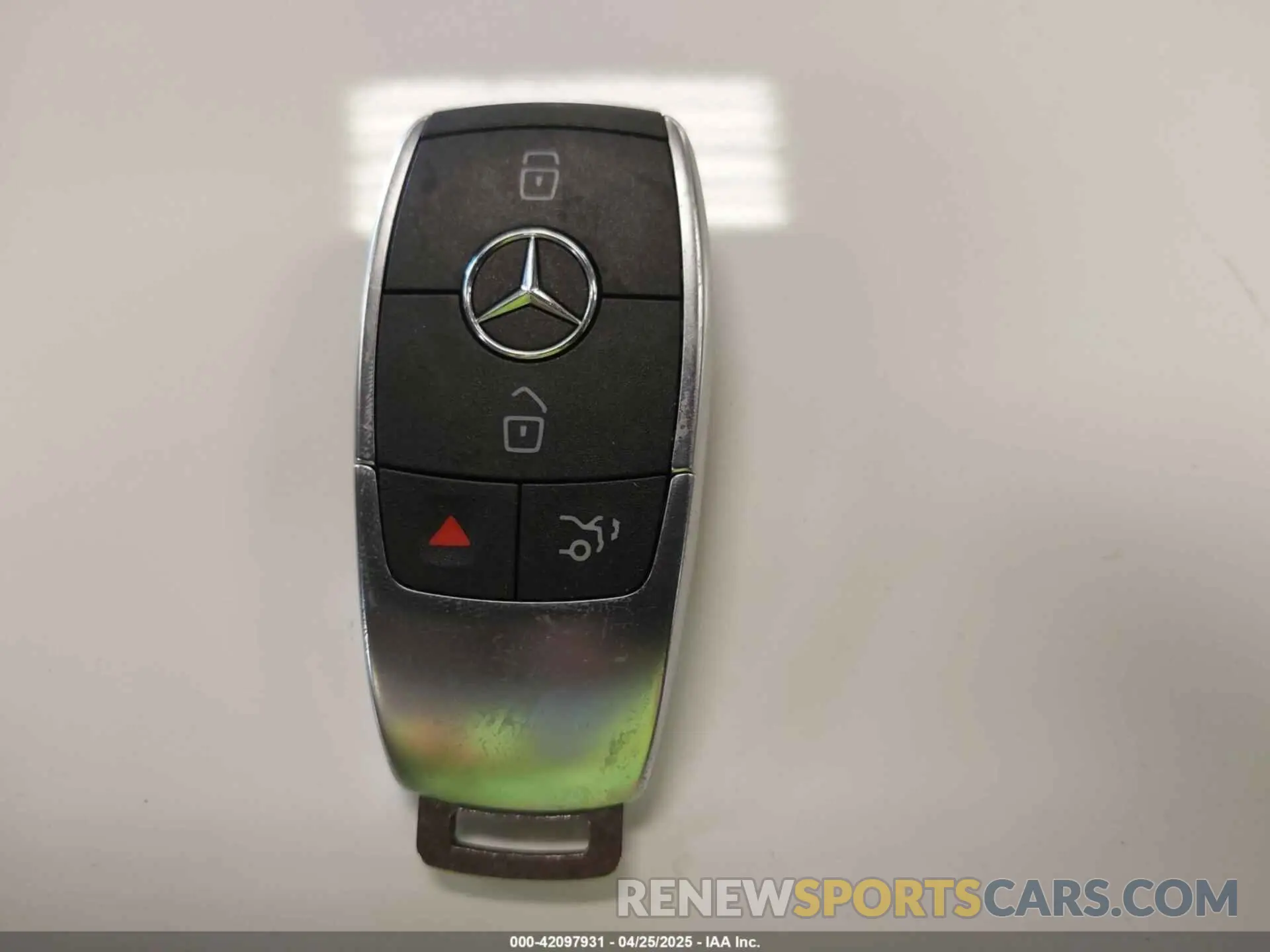 11 Photograph of a damaged car W1N0G8EB2NV351757 MERCEDES-BENZ GLC 300 2022