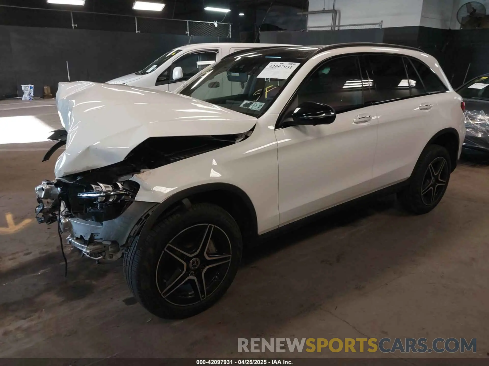 2 Photograph of a damaged car W1N0G8EB2NV351757 MERCEDES-BENZ GLC 300 2022